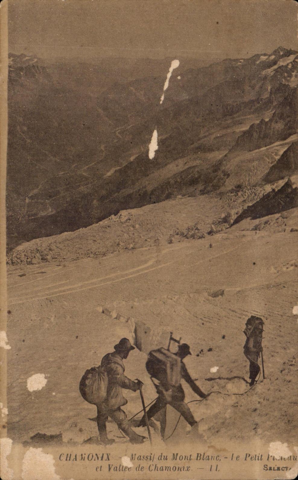 CPA Chamonix Mountain of the Mount Blanc the Small one and Valley of Chamonix Alpinism