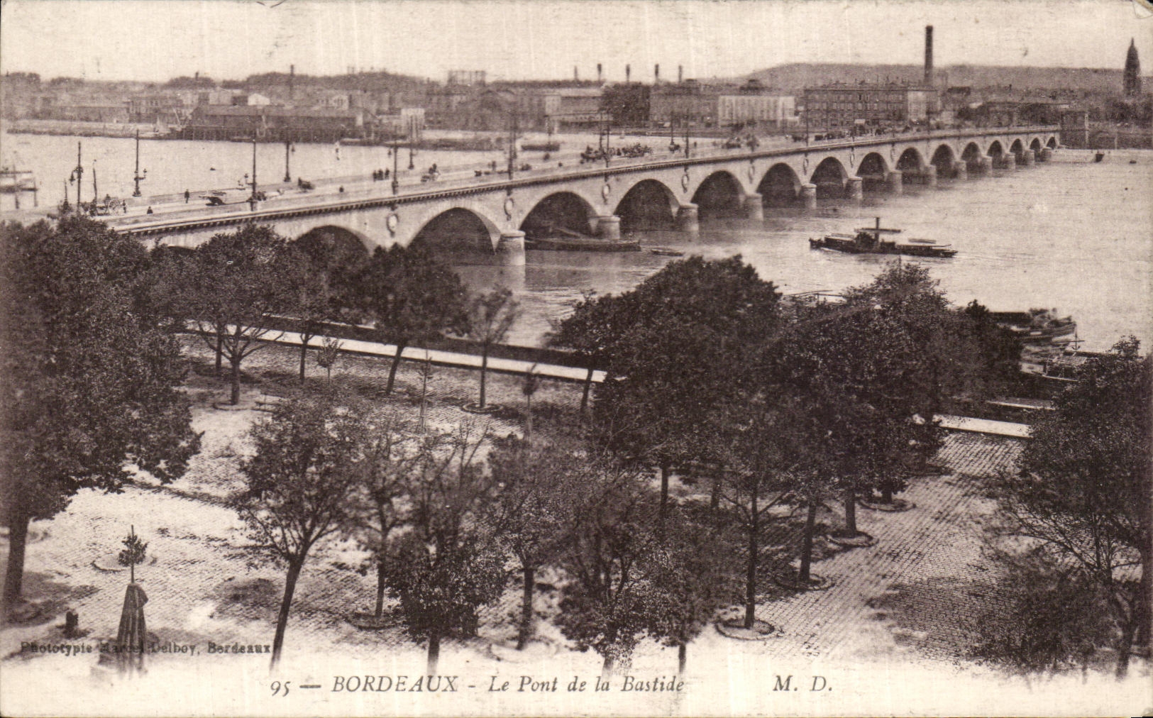 CPA Bordeaux Le Pont de la Bastide Bateau