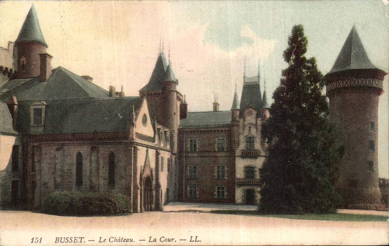 CPA Busset le Chateau La Cour