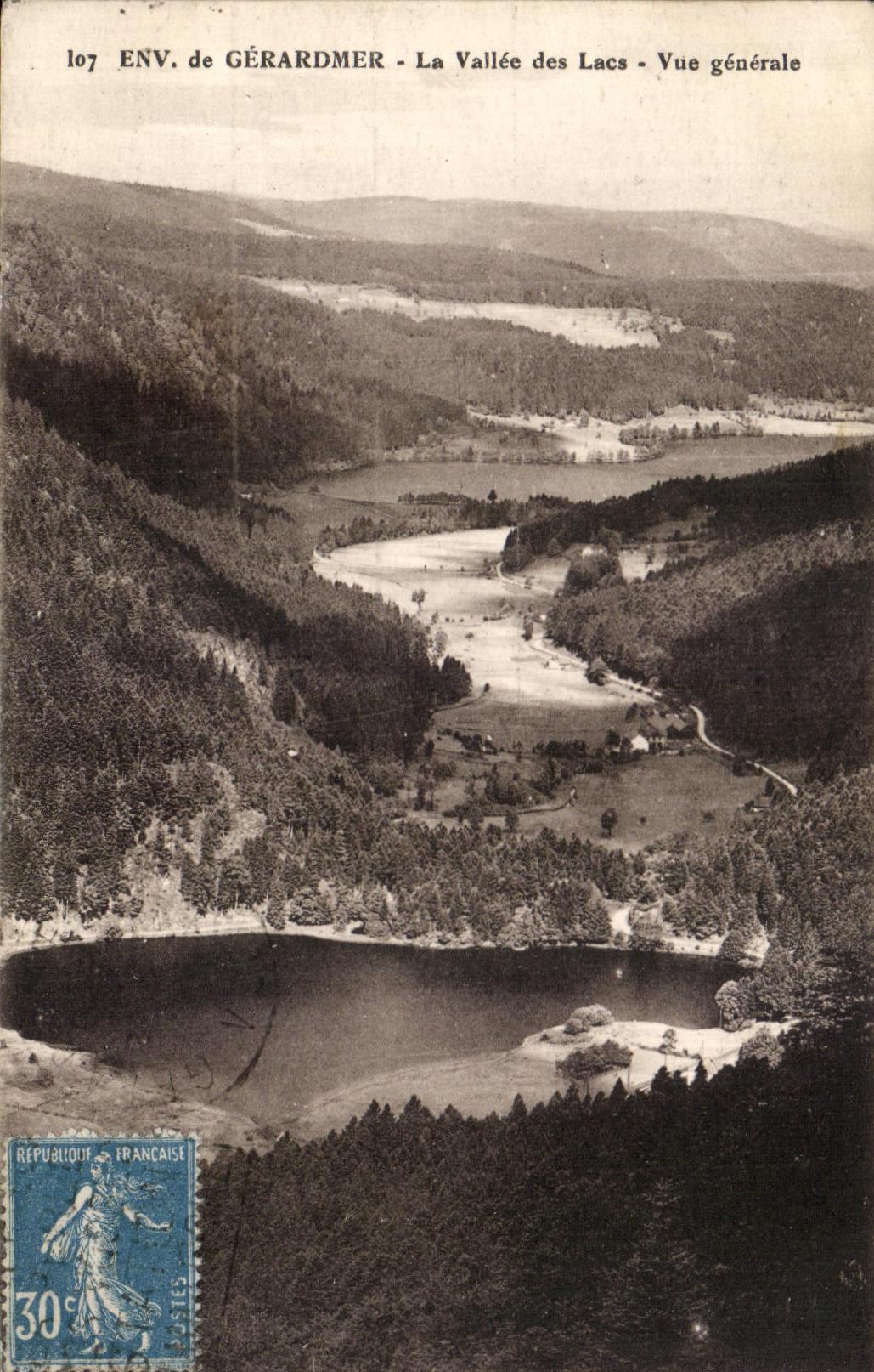 CPA Env de Gerardmer La Vallee des Lacs Vue Generale