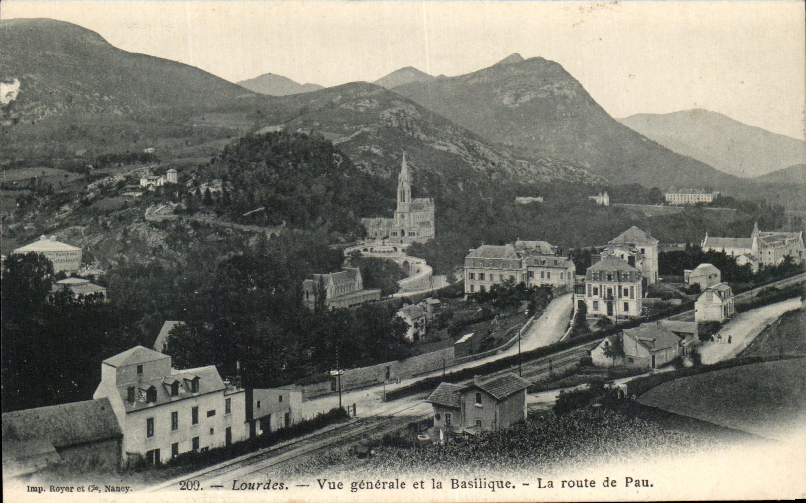 CPA Lourdes Vue Generale Et La Basilique La Route De Pau