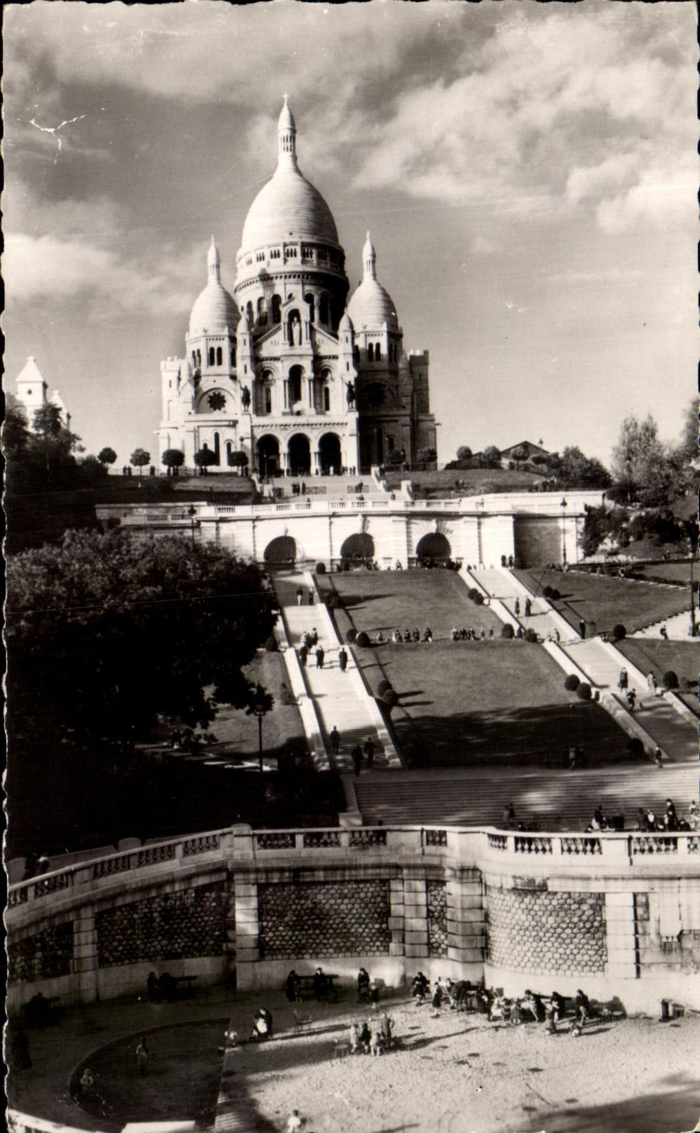 CPA Paris the Sacring Heart and the Public garden St Pierre Montmartre