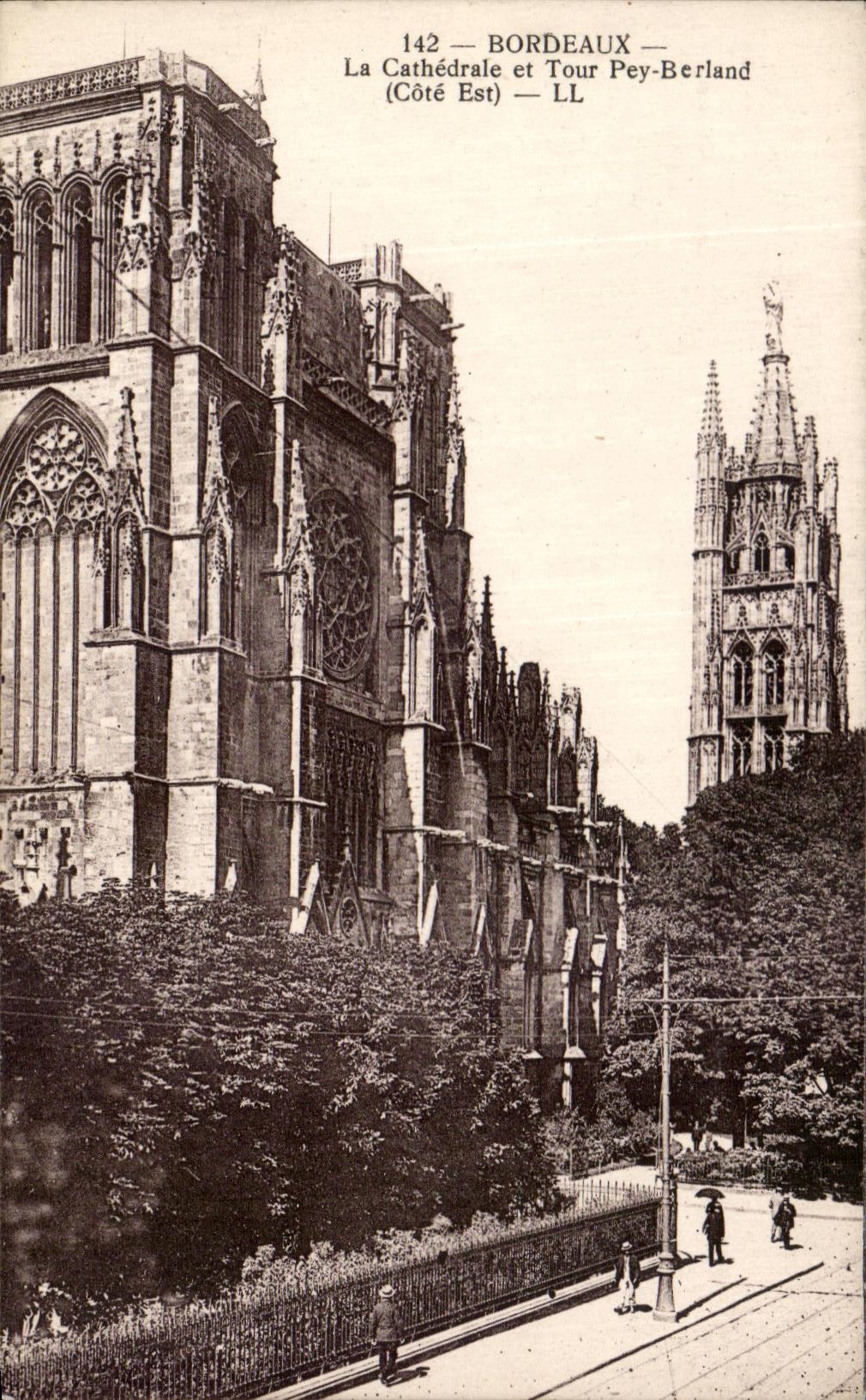 CPA Bordeaux La Cathedrale et tour Pey Berland