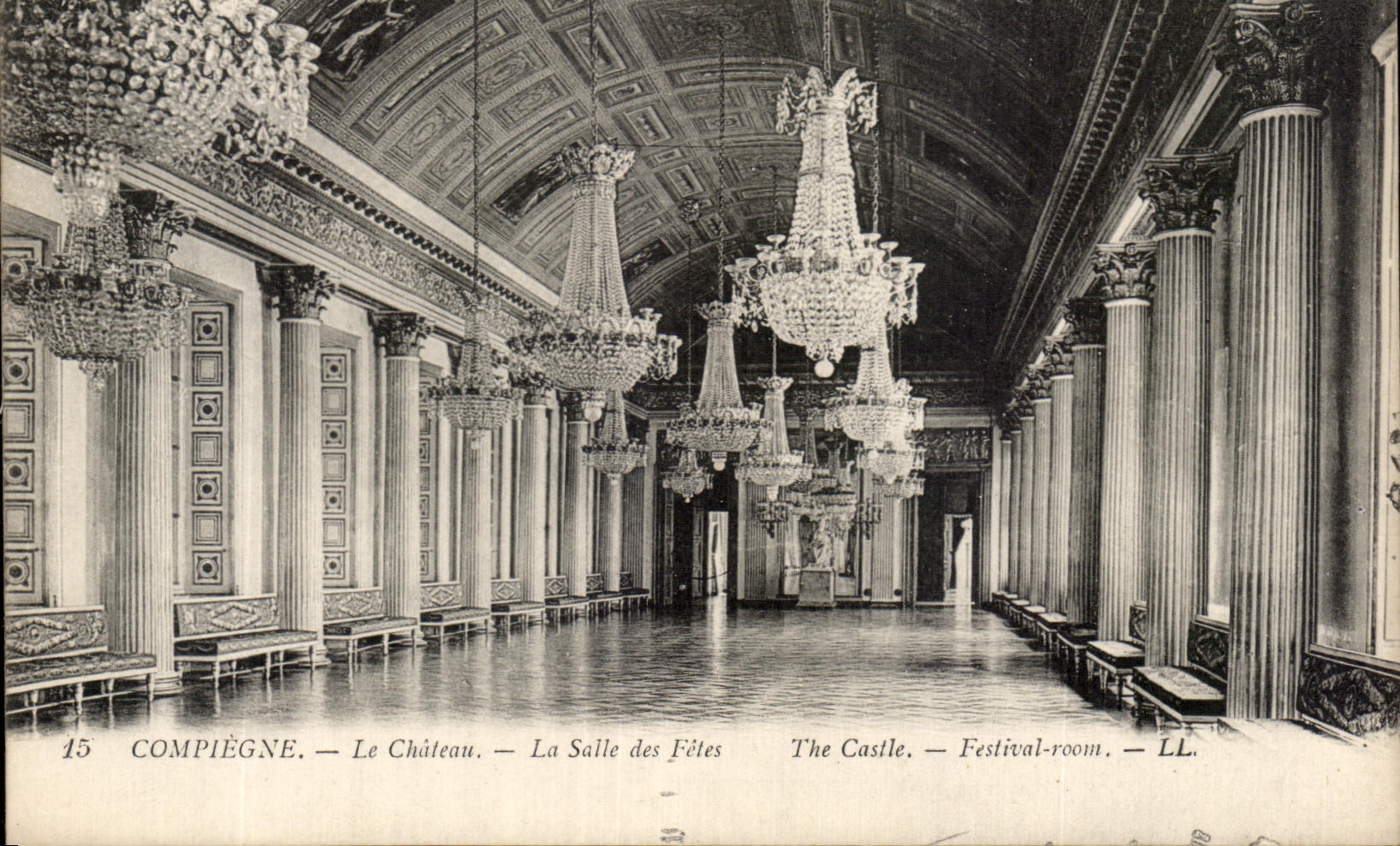 CPA Compiegne Le Chateau La Salle des Fetes 