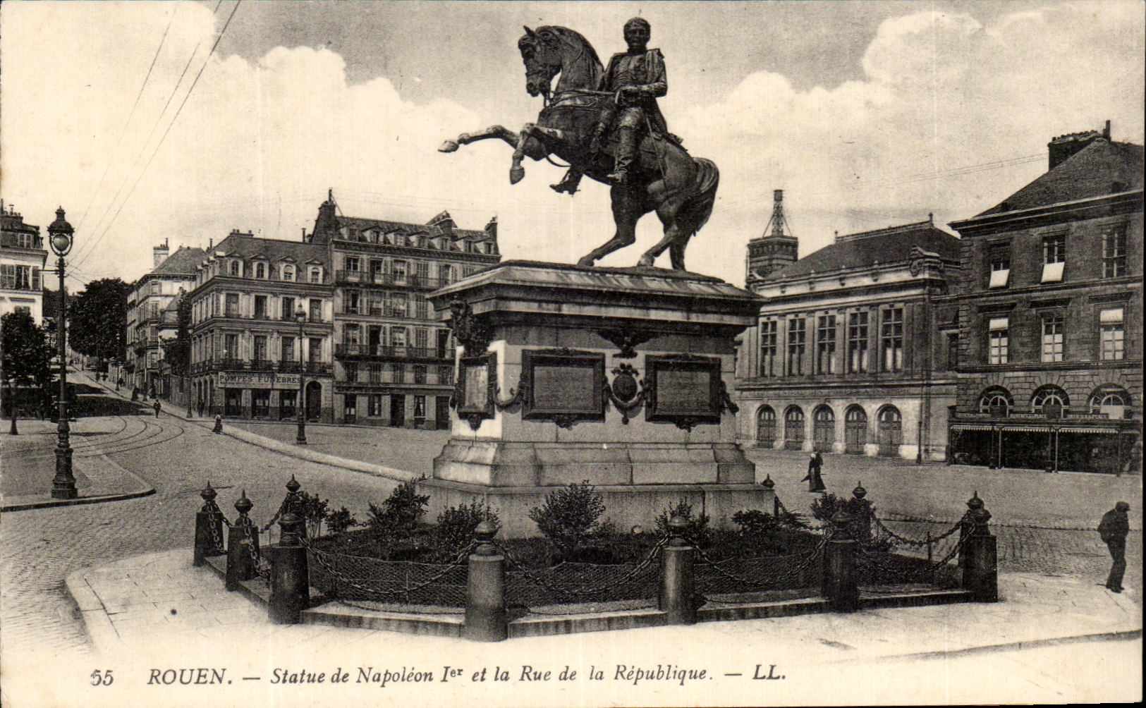 CPA Rouen Statue of Napoleon 1st and the Street of the Republic