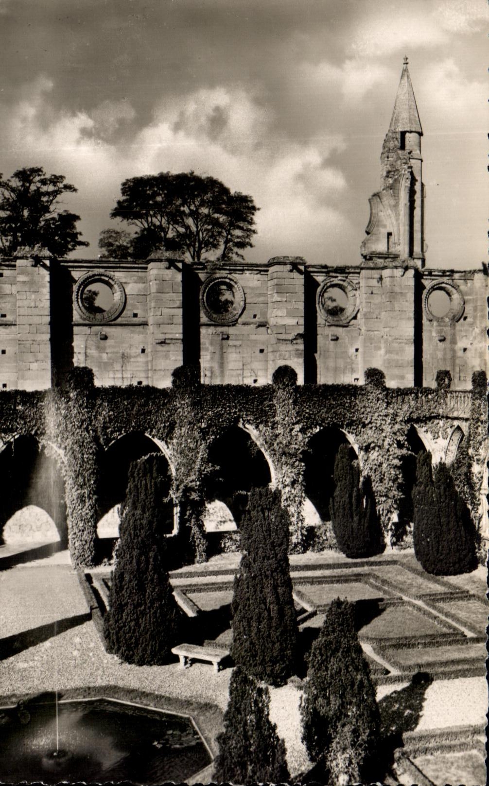 CPA the Cloister and the Turret Abbey of Royaumont Asnieres on Oise
