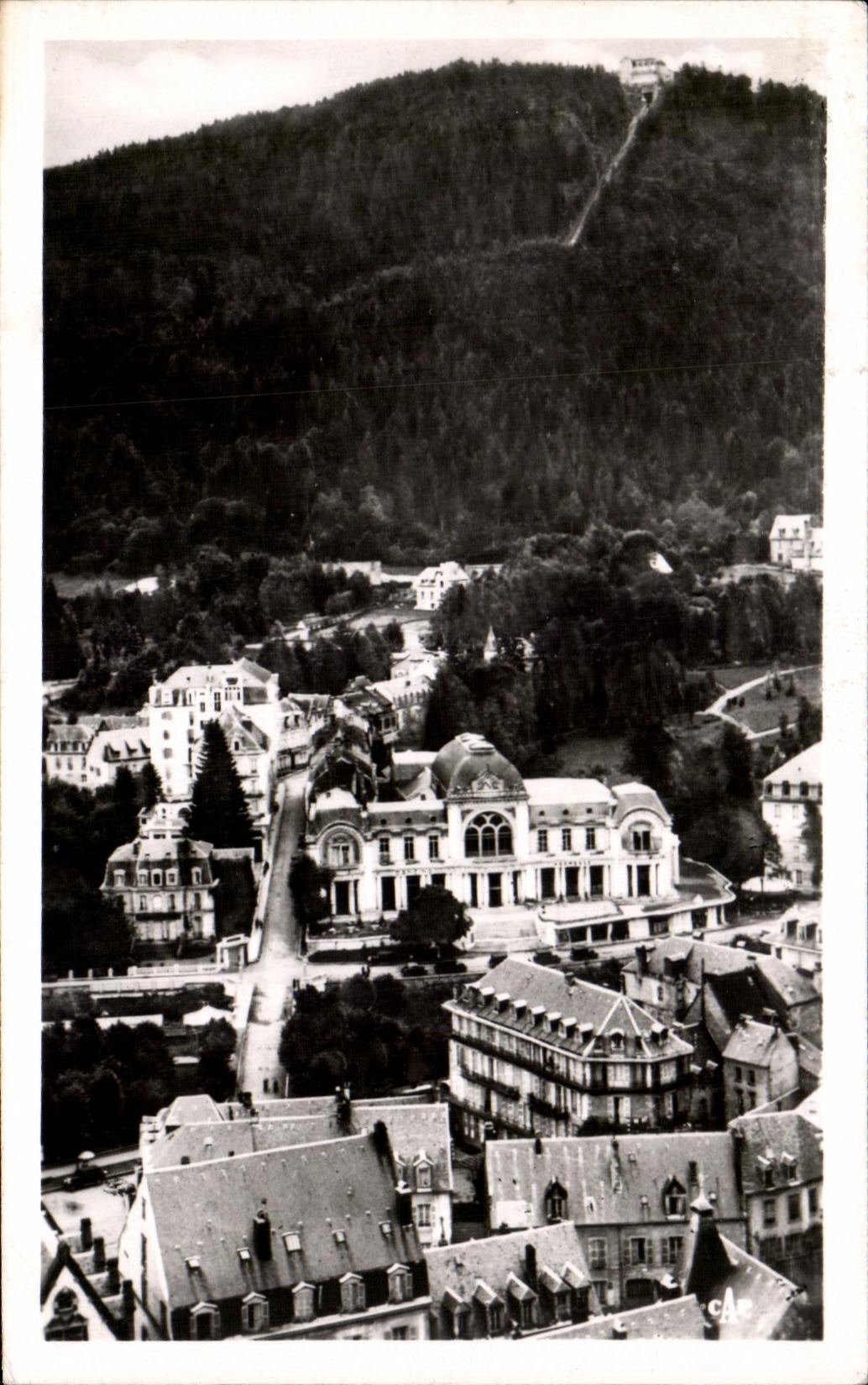 CPA La Bourboule Vue sur le Casino et le Plateau de Charlannes