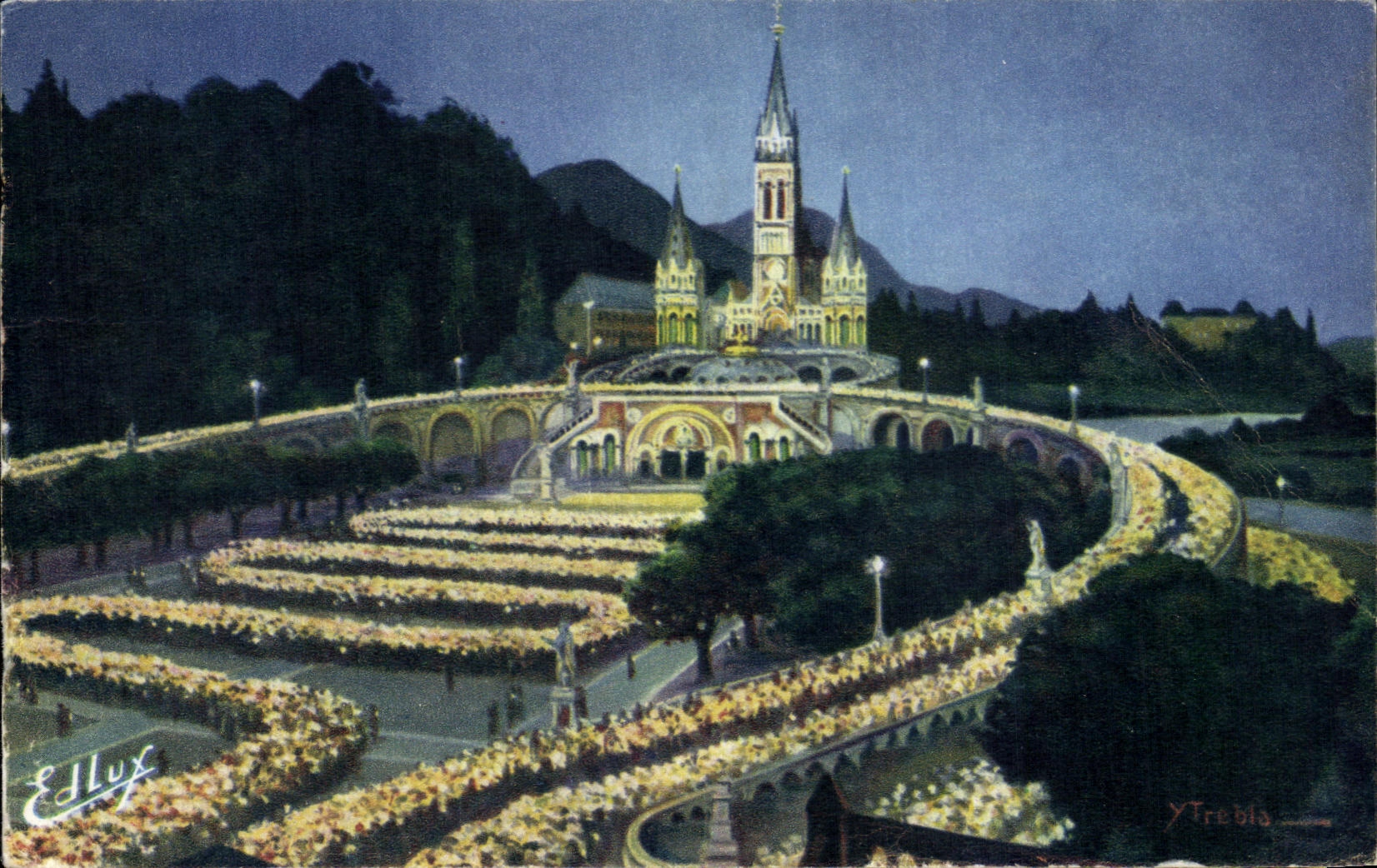 CPSM Lourdes La Basilique illuminee et la procession aux flambeaux