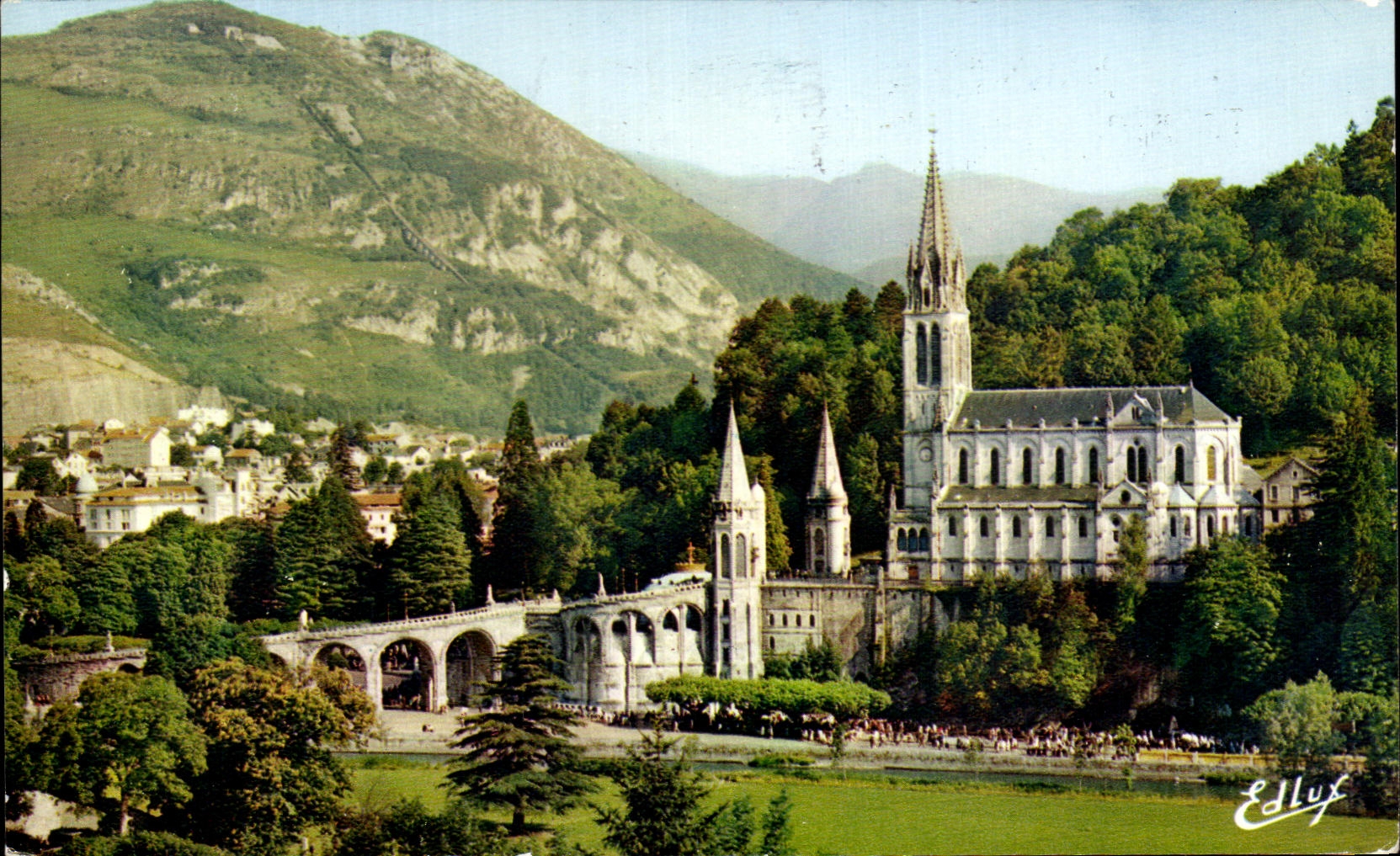 CPSM Lourdes La Basilique et le Pic du Jer 