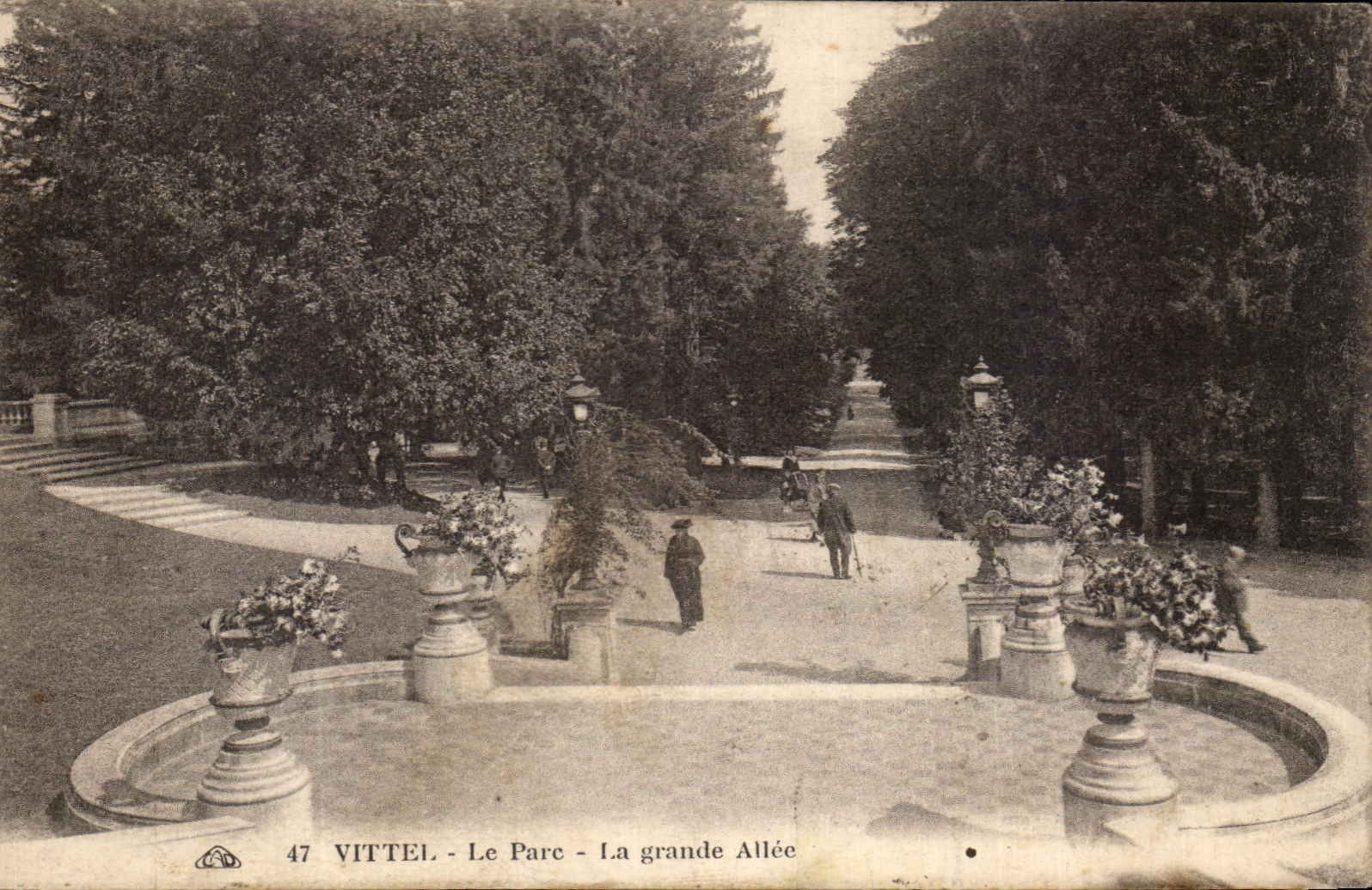 CPA Vittel the Park the Large one Allee