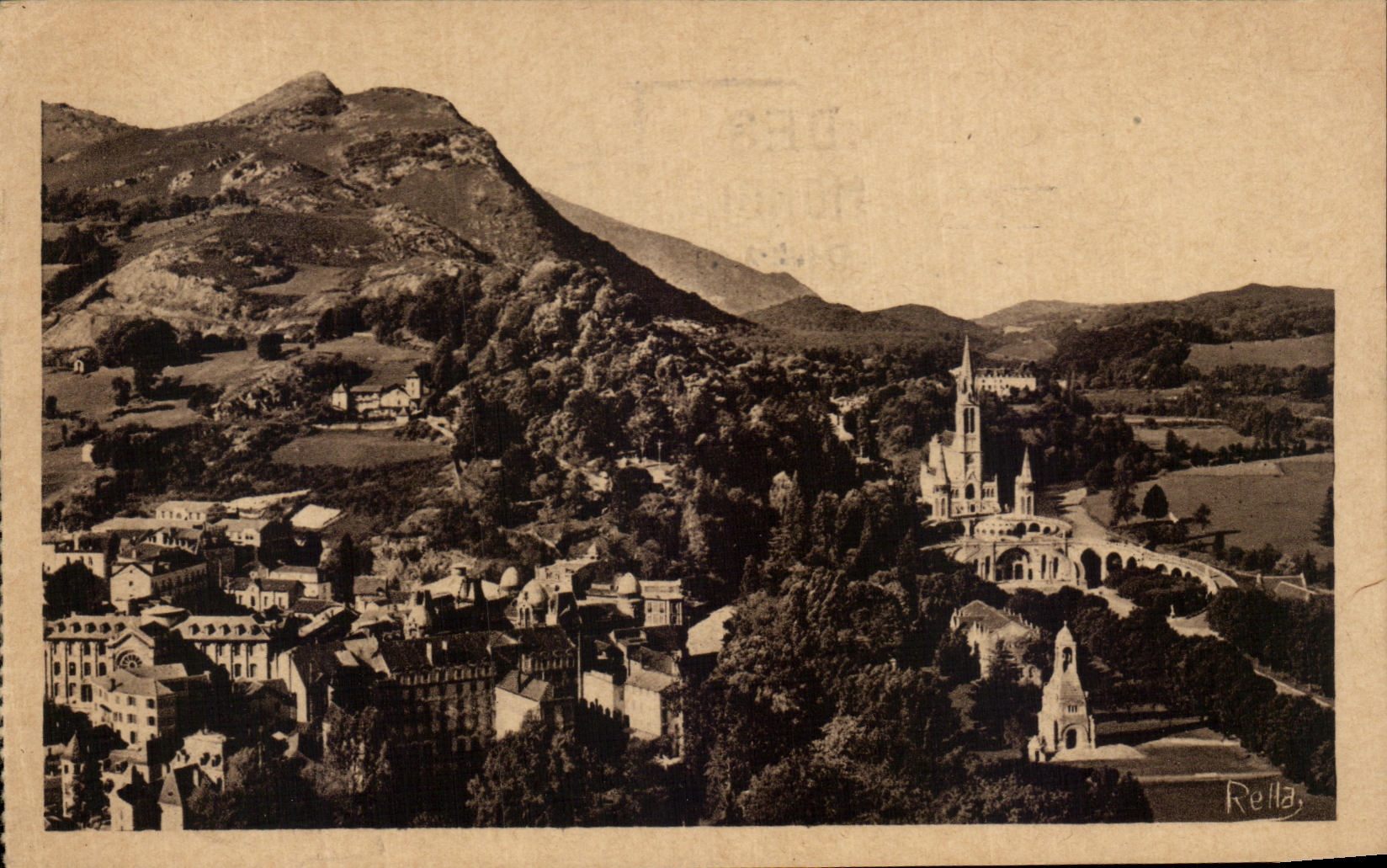 CPA Lourdes Vue d'ensemble prise du donjon du Chateau fort