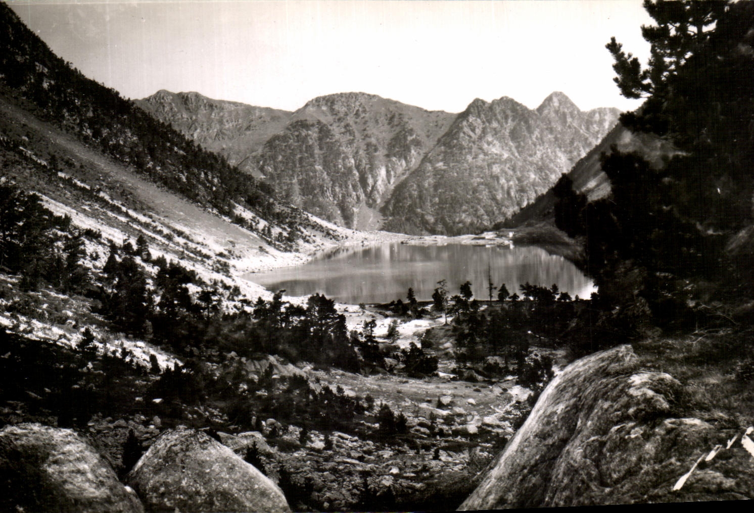 CPA Env de Cauterets the Lake Gaube