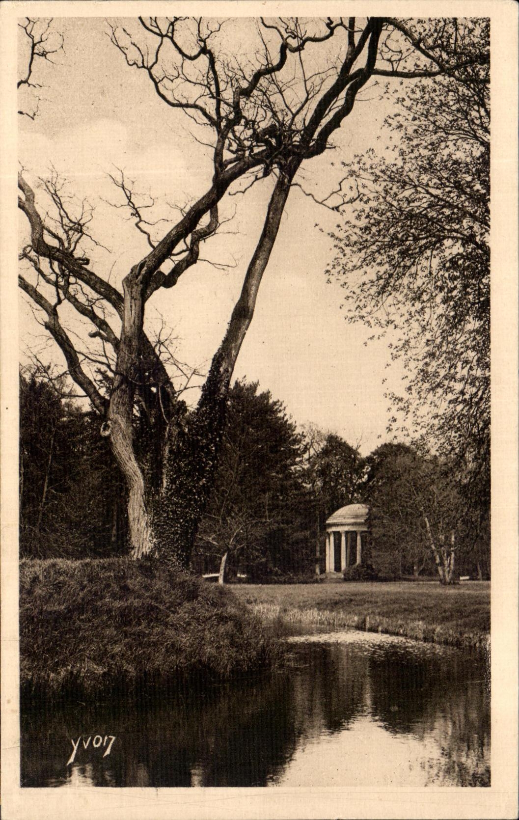 CPA Splendeurs Et Charmes De Versailles Le temple de l'amour