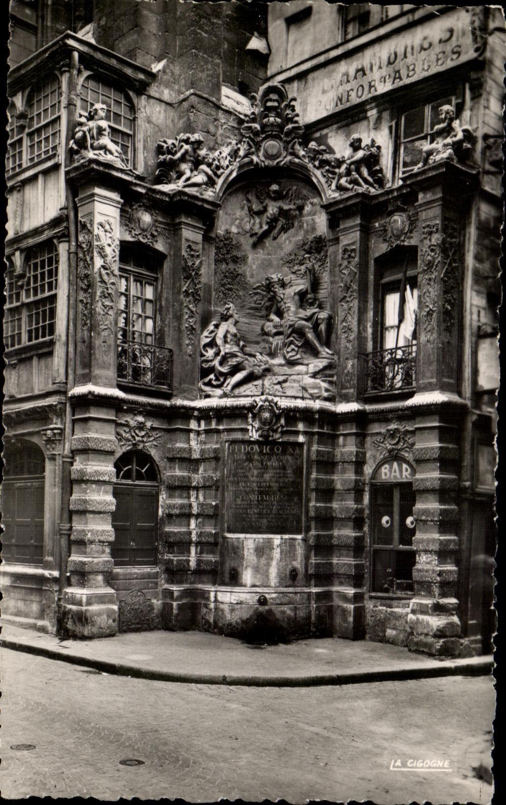 CPA Rouen the Fountain of the Gros Horloge
