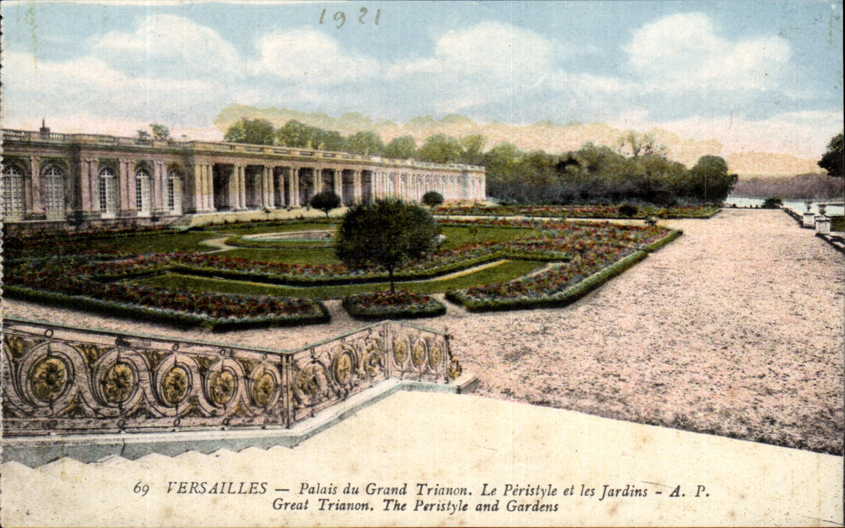 CPA Versailles Palais du Grand Trianon Le Peristyle et les Jardins 