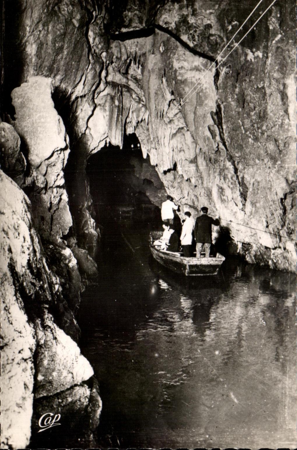 CPA Les Grottes De Betharram La Riviere Passage de la Porte du Dante