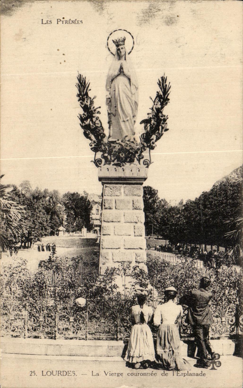 CPA Lourdes La Vierge couronnee de I'Esplanade