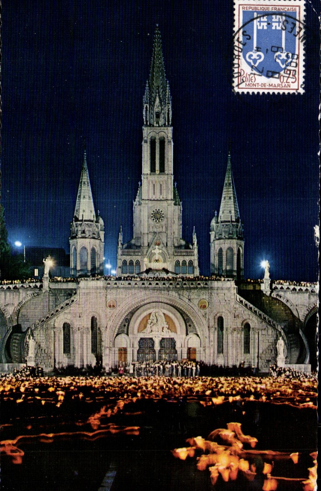 CPA Lourdes Illumination de la Basilique