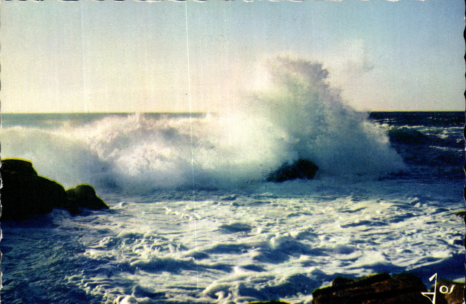 CPA Bretagne En Couleurs Effet de vague sur la Cote Bretonne