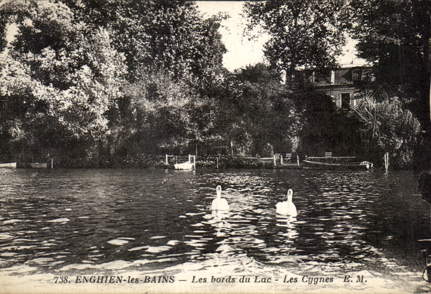 Bordes de CPA Enghien Les Bains de los cisnes del lago