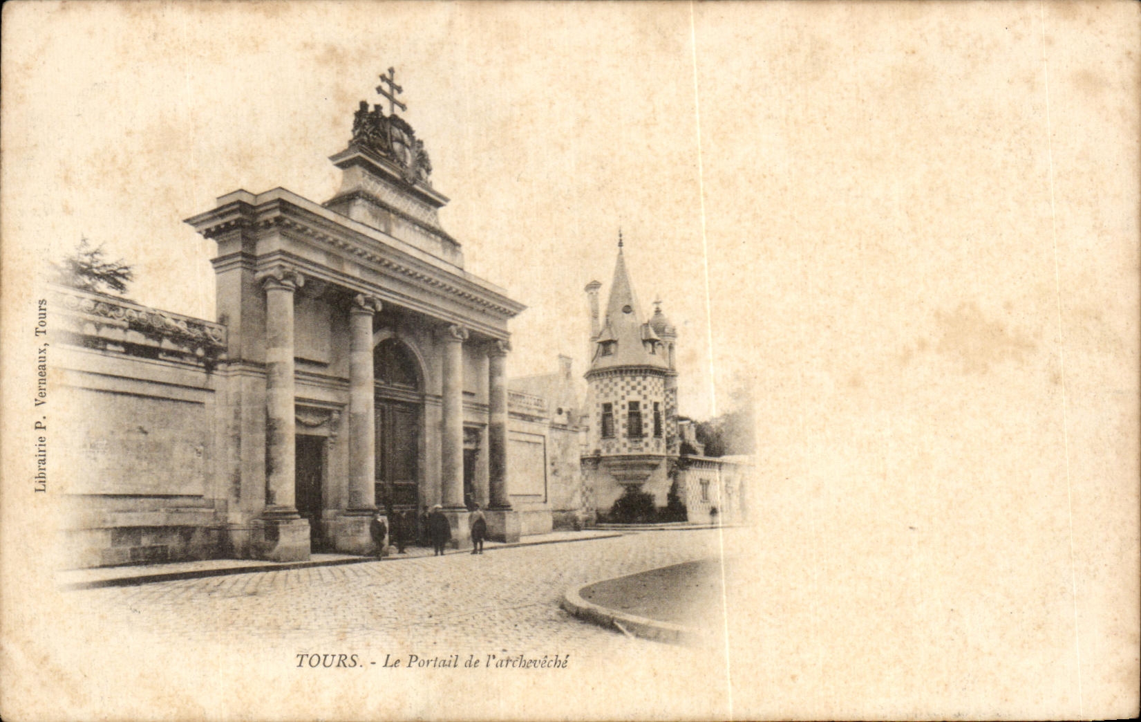 CPA Tours the Gate of the archbishop's palace
