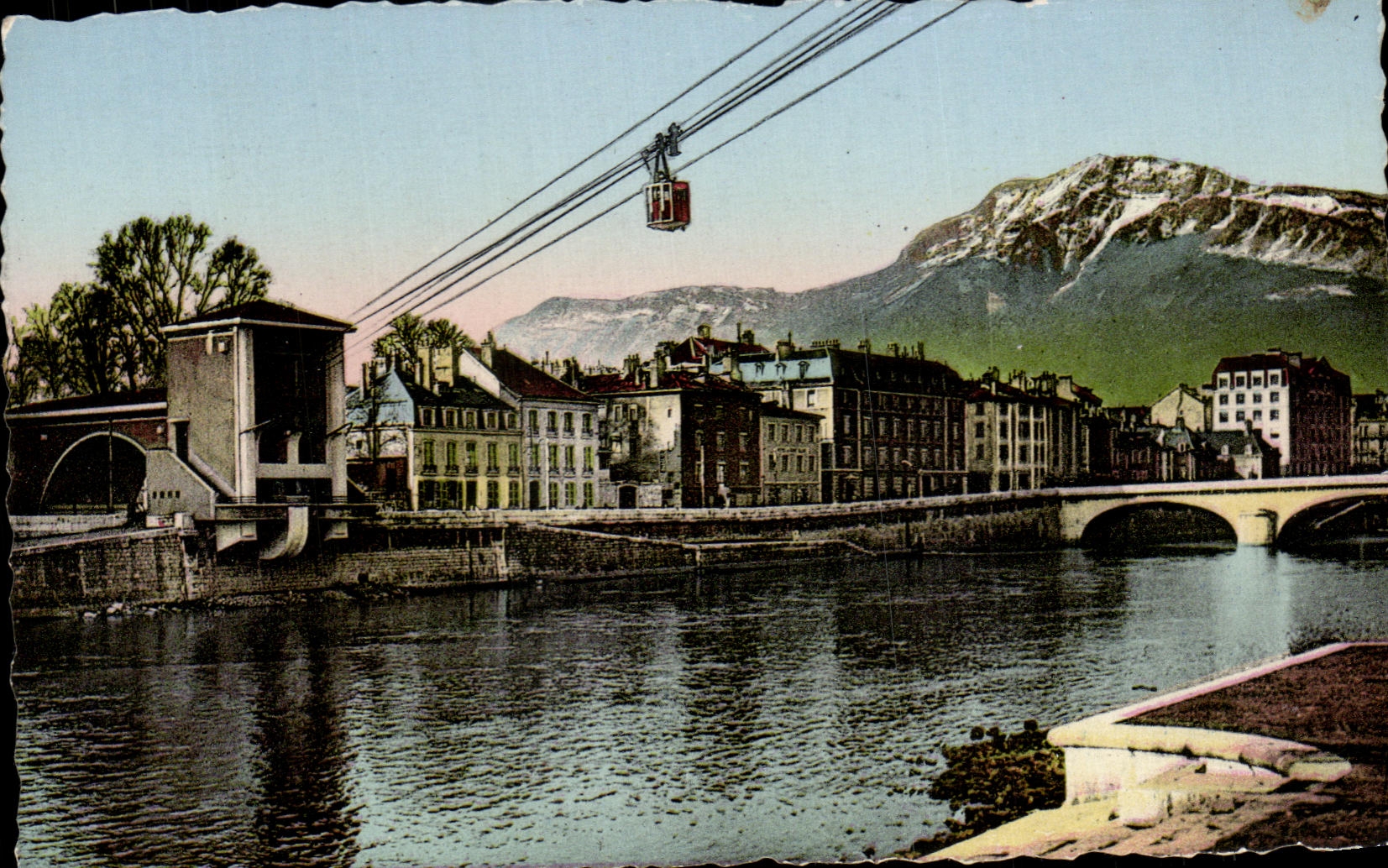 CPA Grenoble Le teleferique Les quais et le Moucherotte