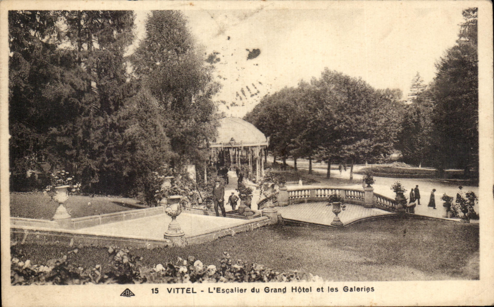 CPA Vittel the Staircase of the Large Hotel and Galleries