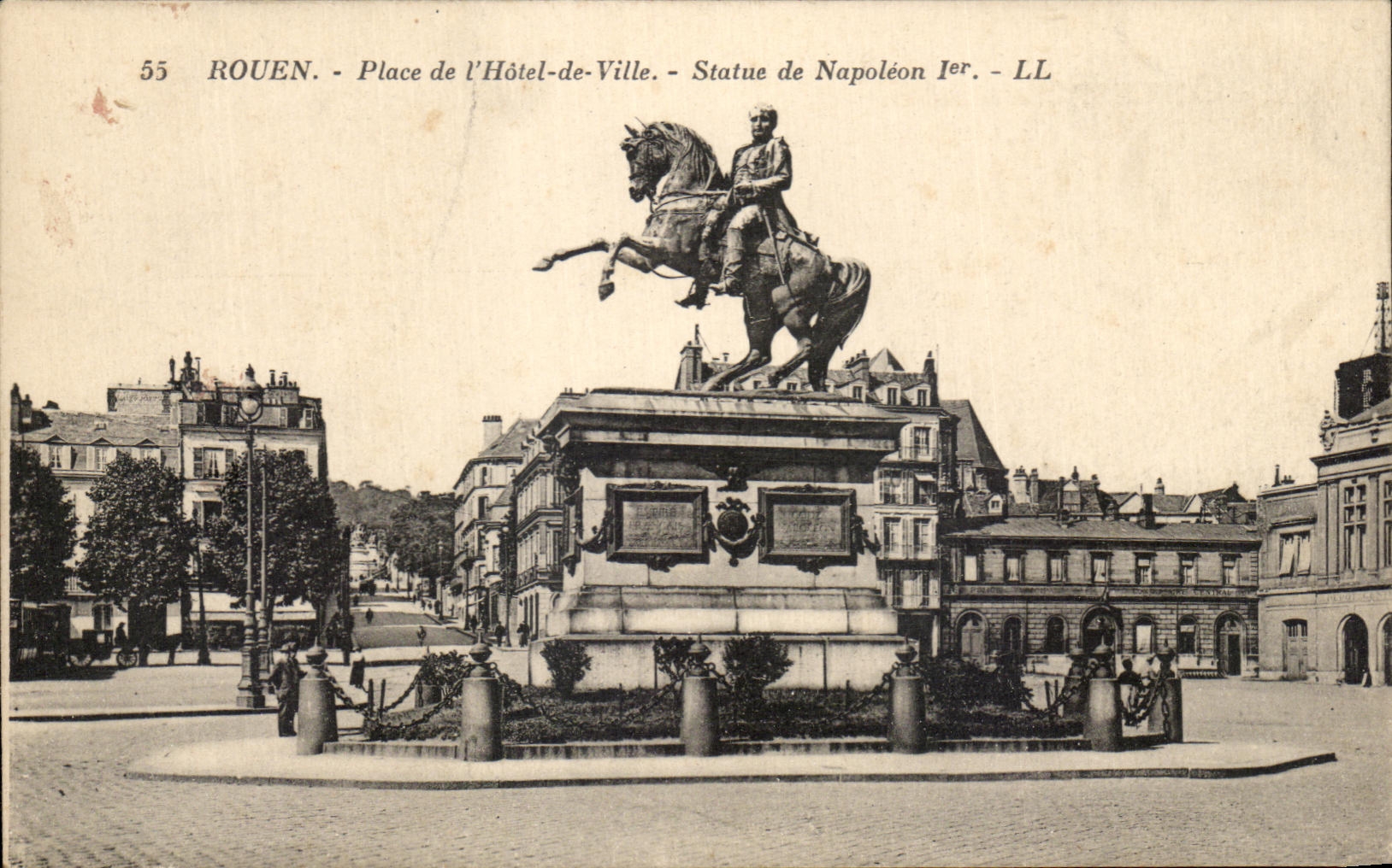 CPA Rouen Statue Places Town hall of Napoleon