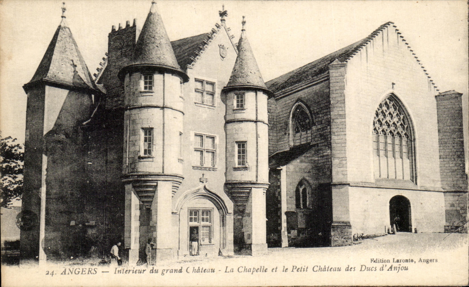 CPA Angers Interieur du Grand chateau La chapelle et le petit chateau des Ducs d'Anjou 