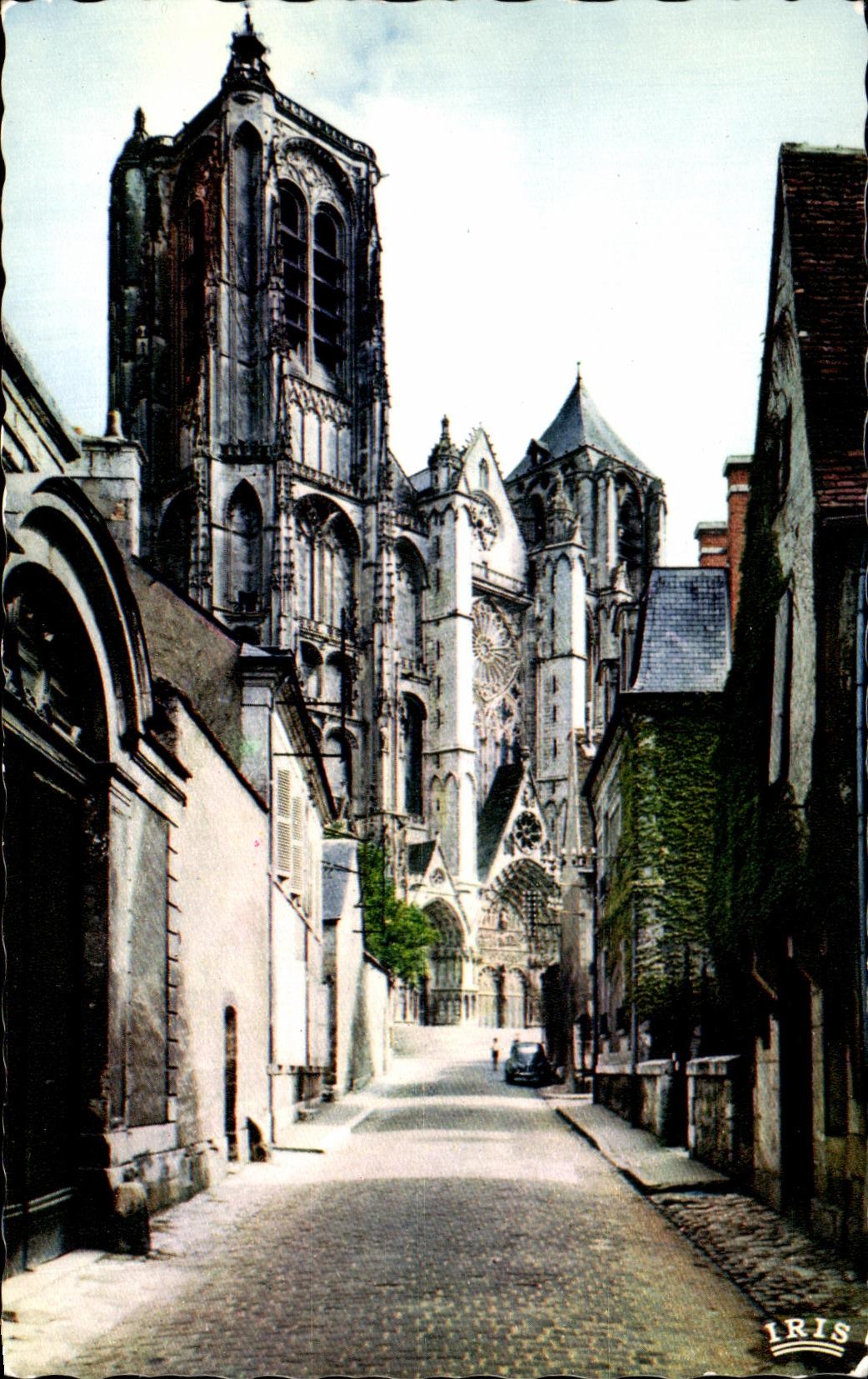 CPA Bourges la catedral vista de la puerta amarilla