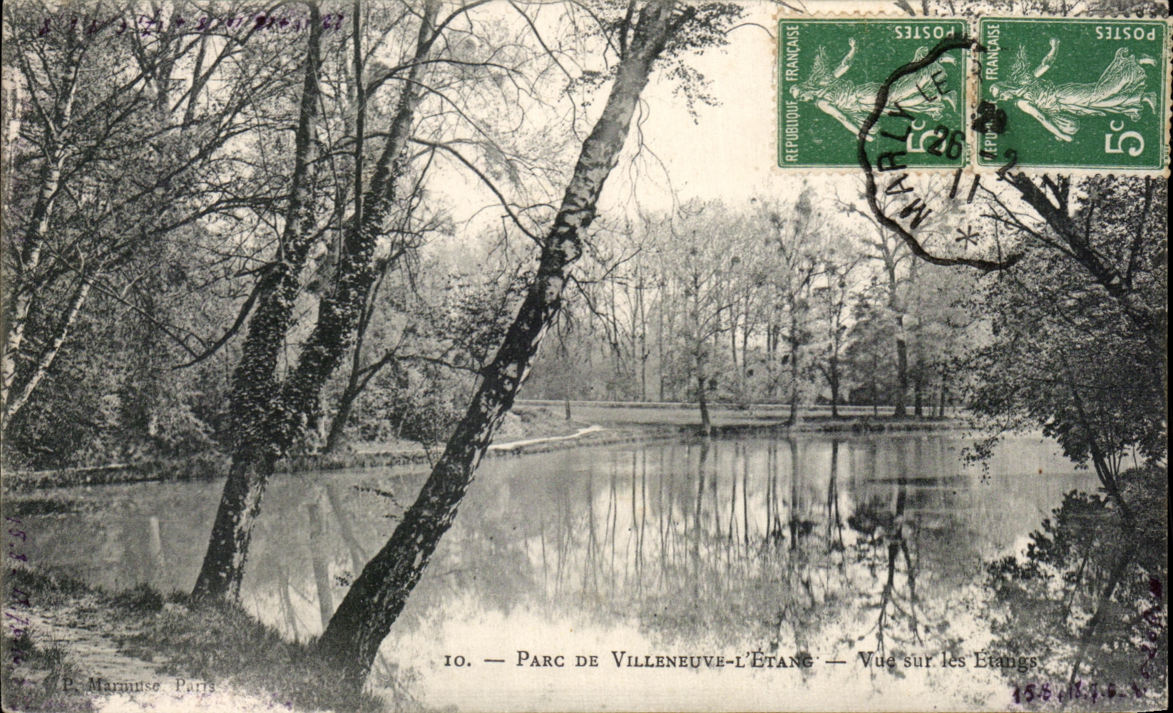 CPA Parc De Villeneuve L'Etang Vue sur les etangs