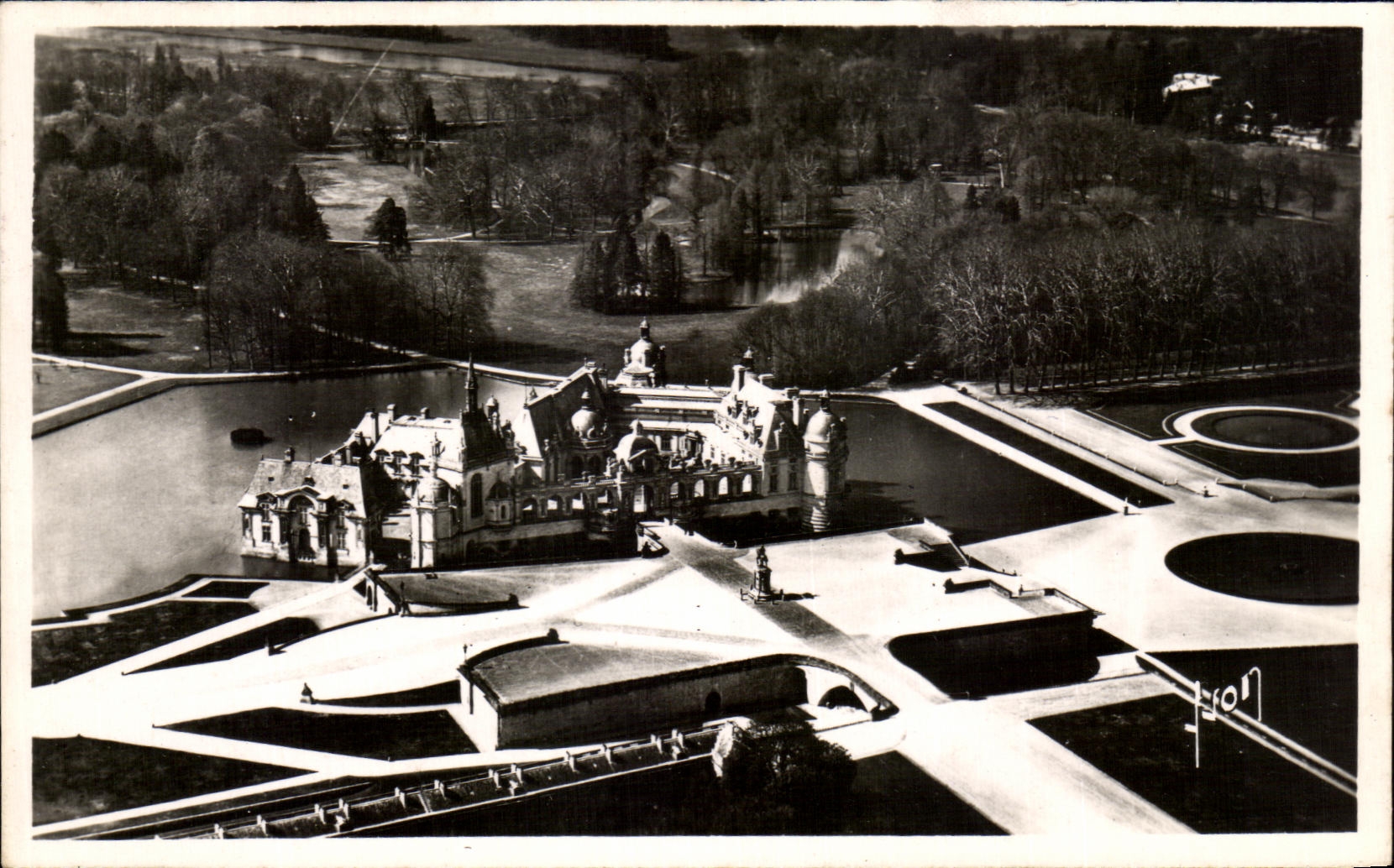 CPA Chantilly Vue aerlenne du Chateau