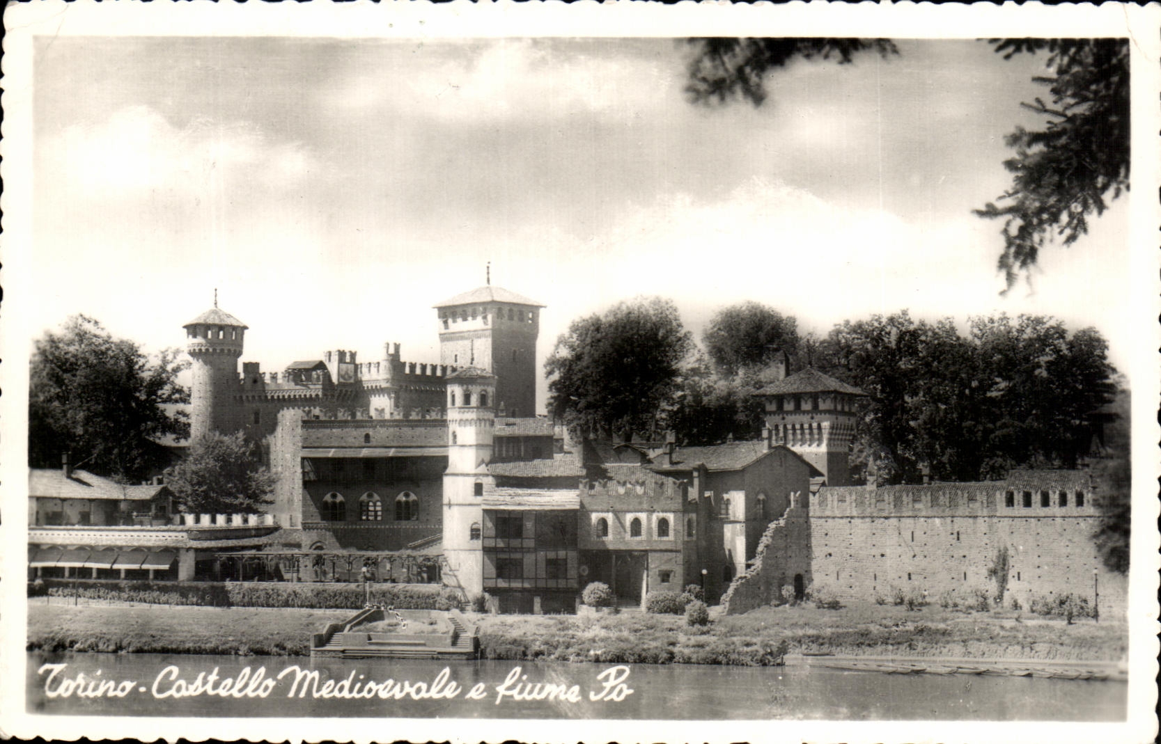 CPA Torino Castello medioevalo e fiume Po