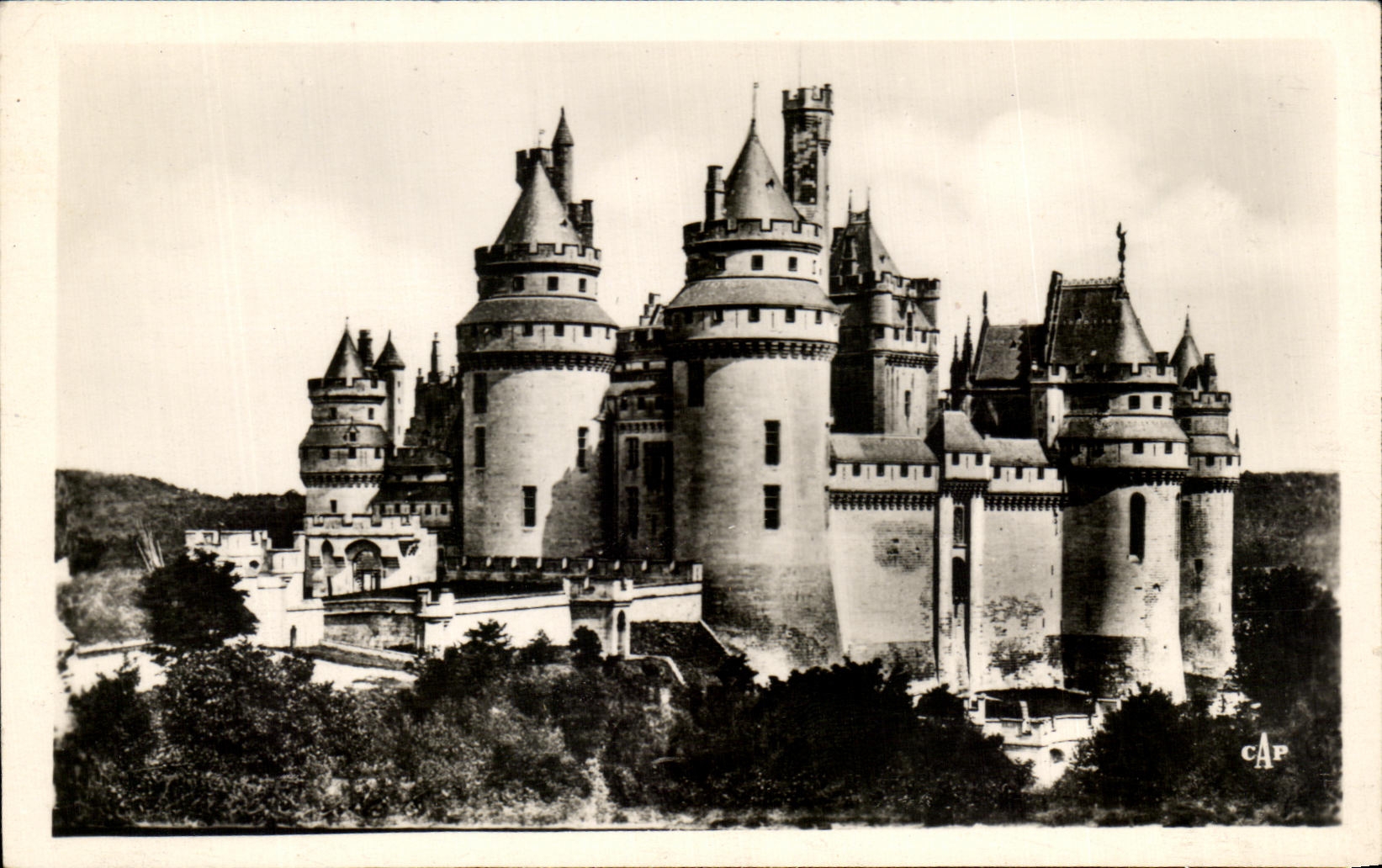 CPA Pierrefonds Le Chateau Cote de la Chapalle