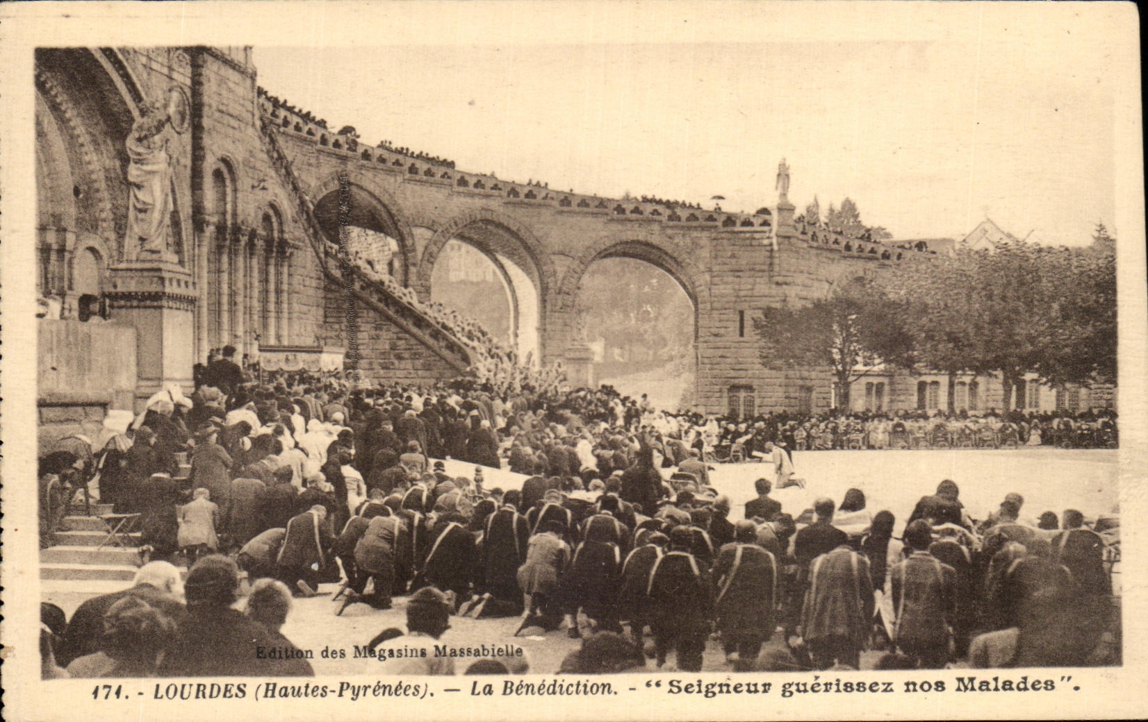 CPA Lourdes La Benediction Seigneur guerissez nos Malades