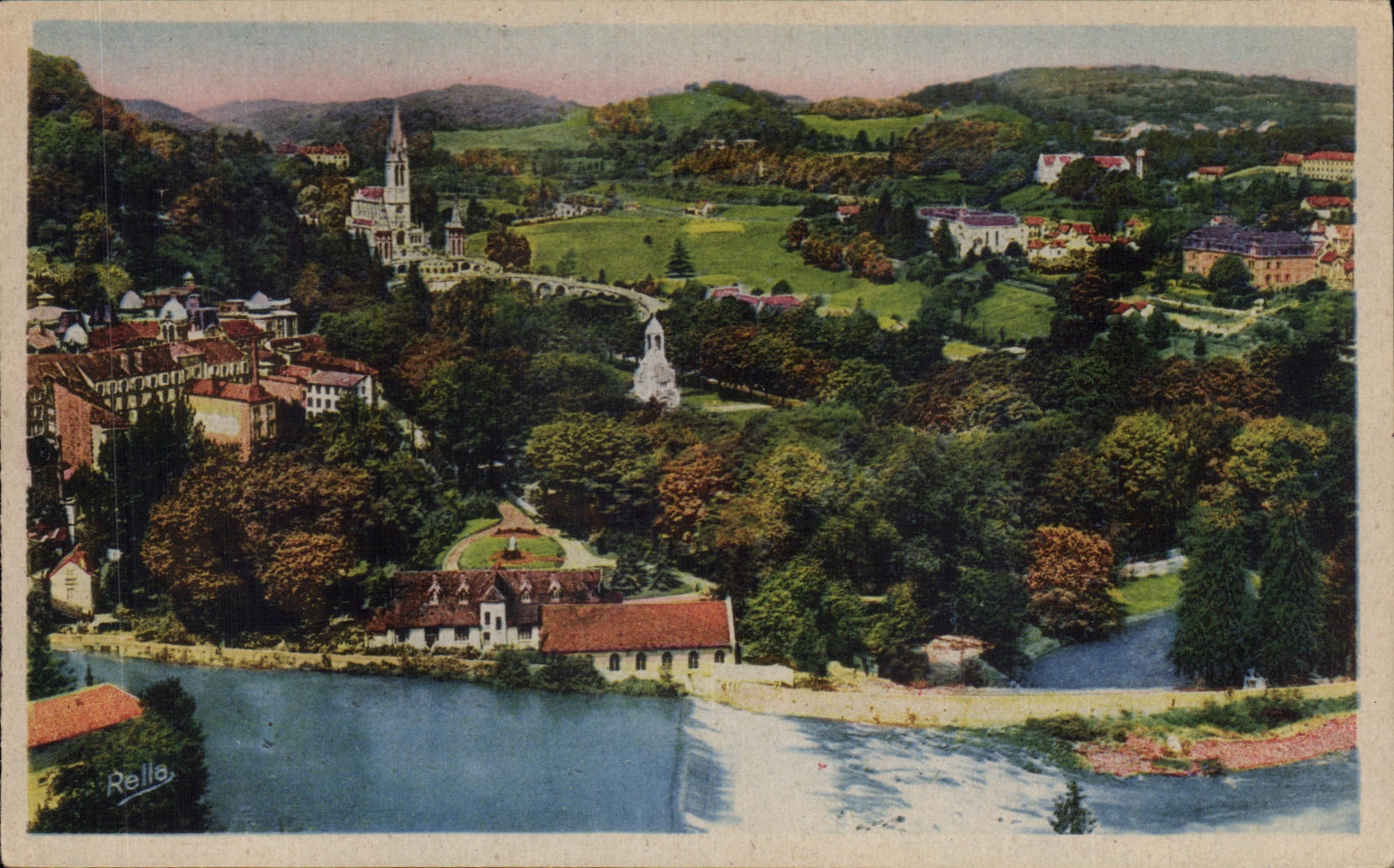 CPA Lourdes Vue Generale Vue Generale Prise du Chateau Fort