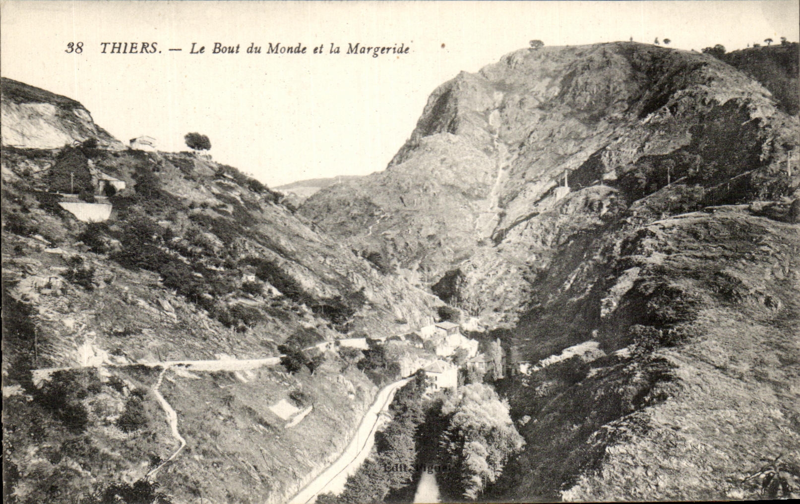 CPA Thiers Le Bout du Monde et la Margeride