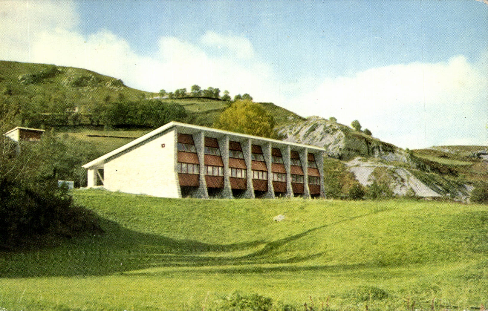 CPA Lourdes Cite Secours Pierre Un Des Pavillons Dortoirs