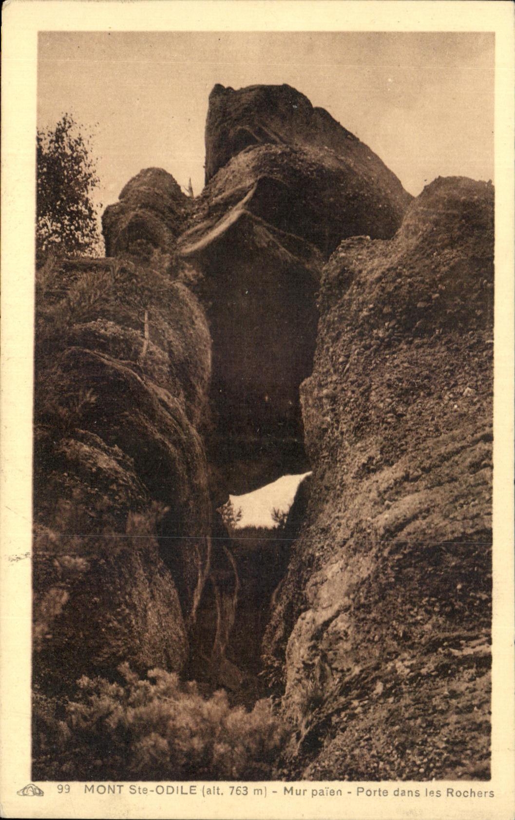 CPA Mont Ste Odile Mur Paien Porte dans les Rochers
