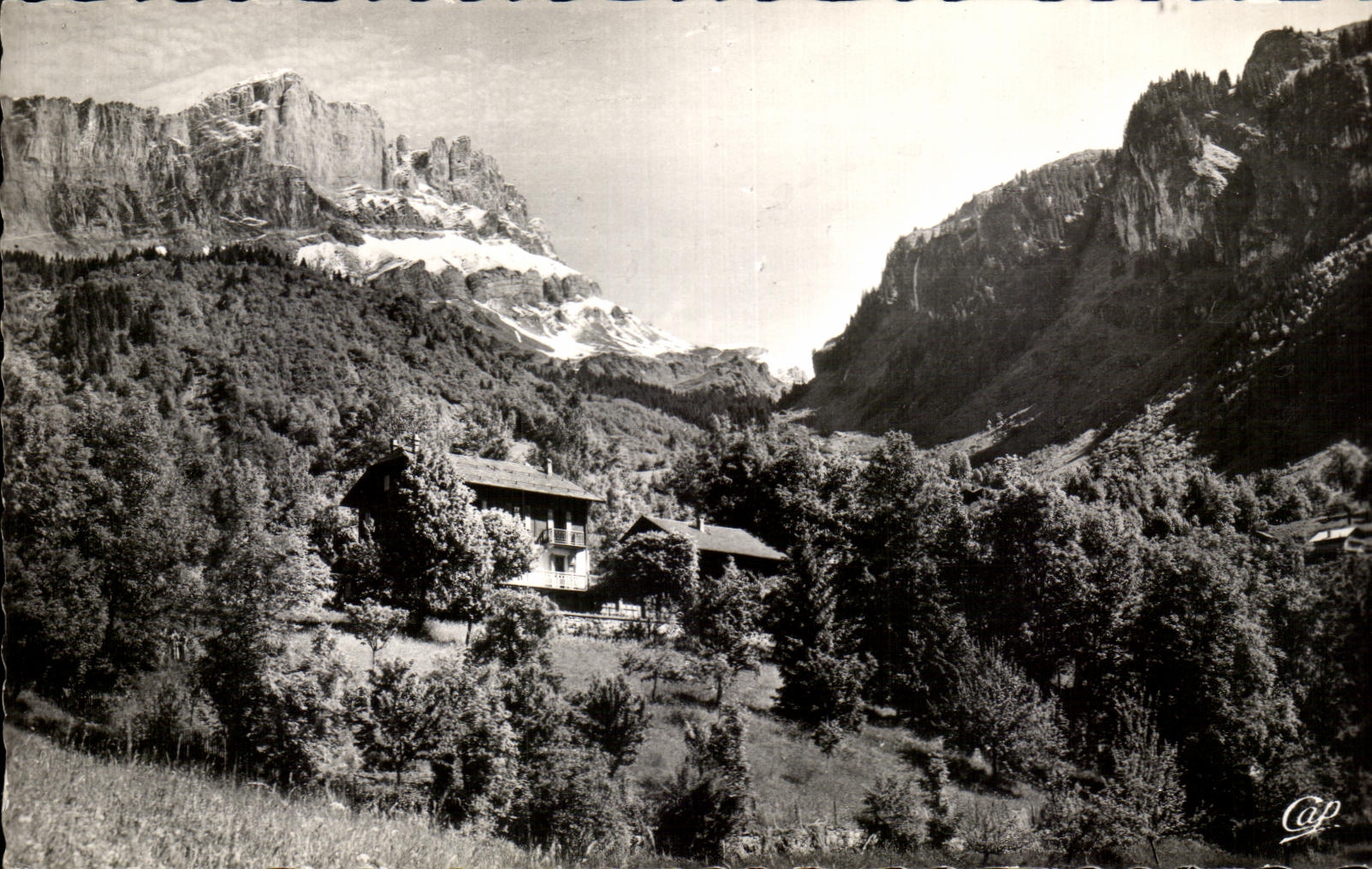 CPA Surroundings of Chamonix the Notre Dame Country cottage of the Mounts and the Chain of Flz