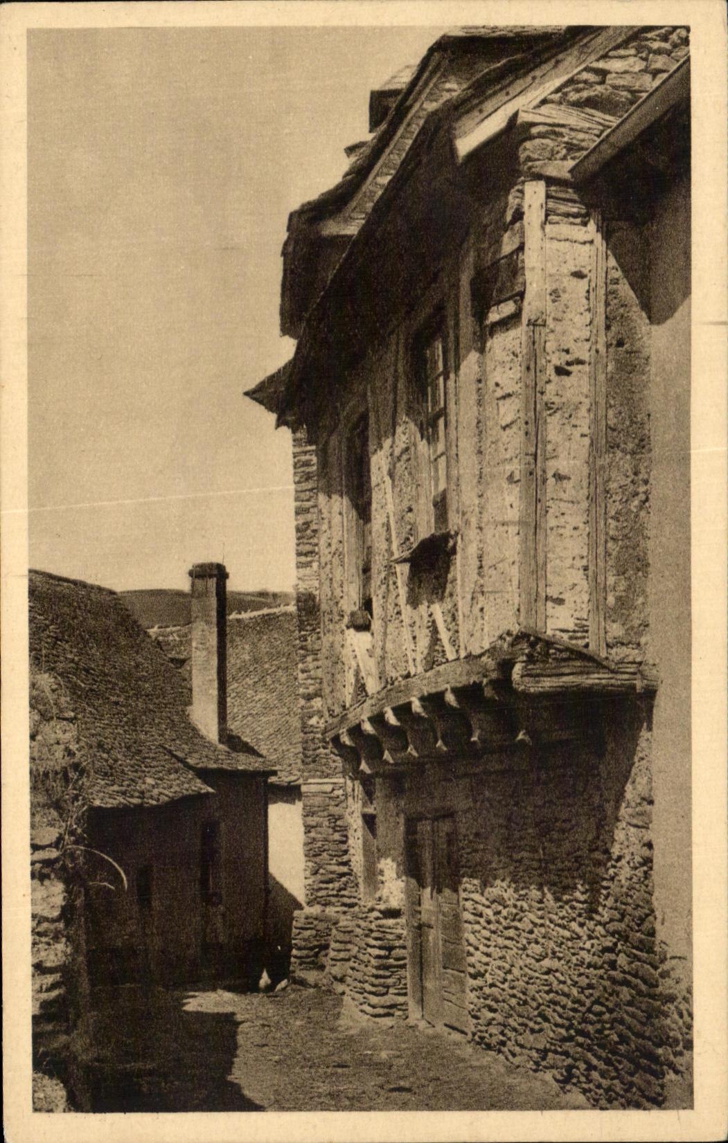 CPA Conques Une Vieille Maison a Fumouse