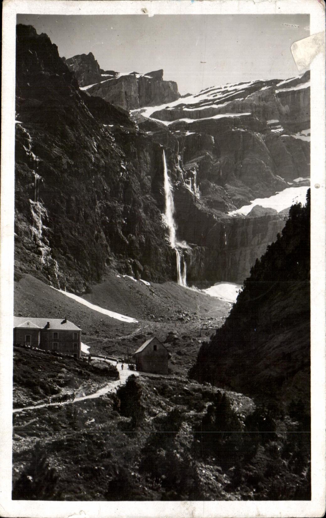 CPA Gavarnie la Grande Cascade Et L'Hotel Du Cirque