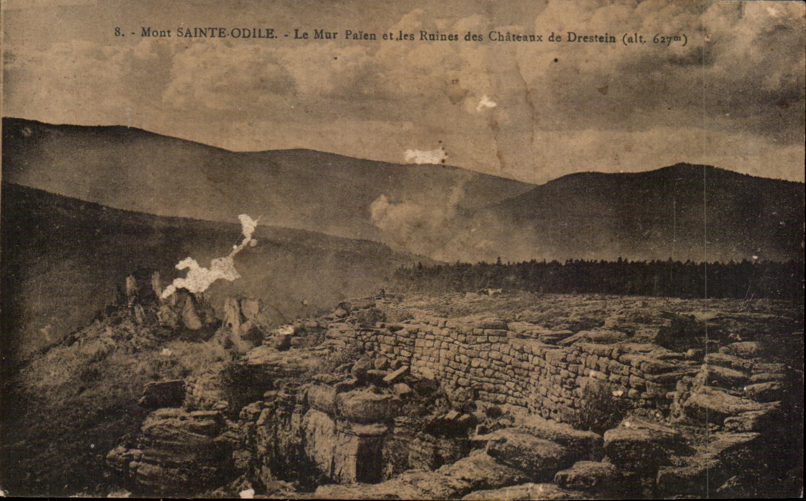 CPA Mont Sainte Odile Le Mur Paien et les ruines des chateaux de Drestein 