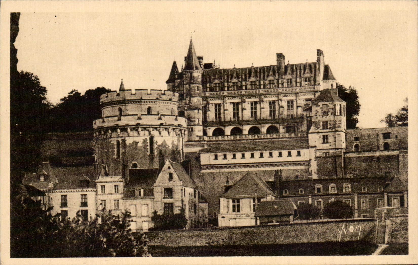 CPA La Douce France Chateaux De La Loire Chateau d'Amboise Vue Generale