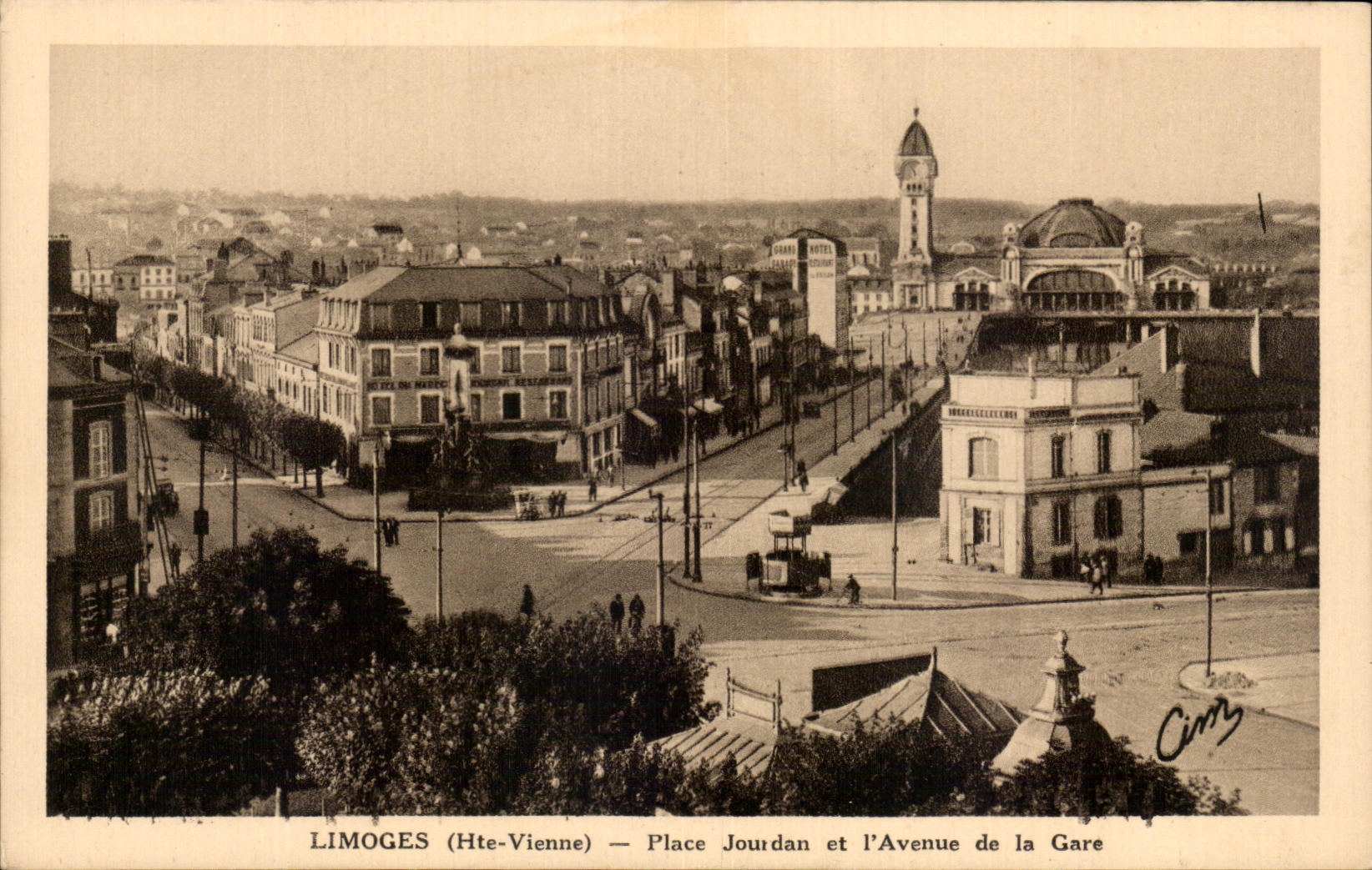 CPA Limoges Place Jourdan Et l'Avenue De La Gare