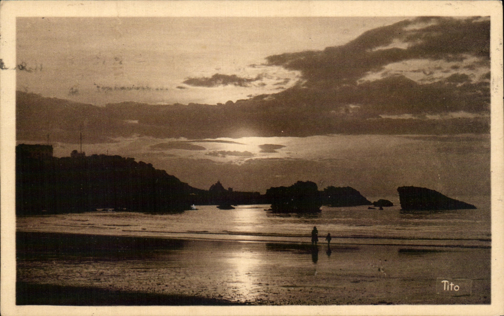 CPA Biarritz Coucher de Soleil a la Grande Plage
