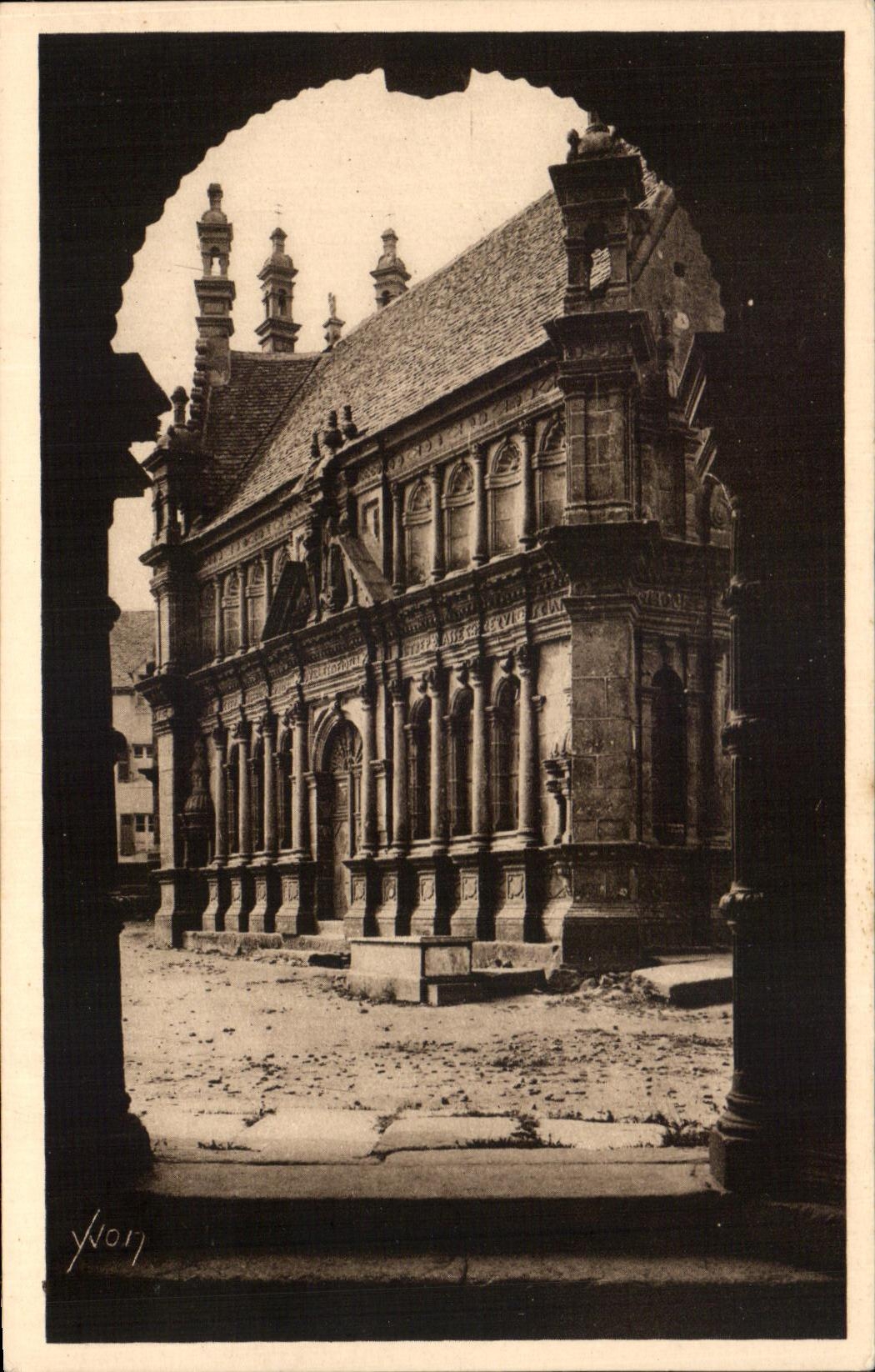 CPA La Douce France Bretagne St Thegonnec L'Ossuaire