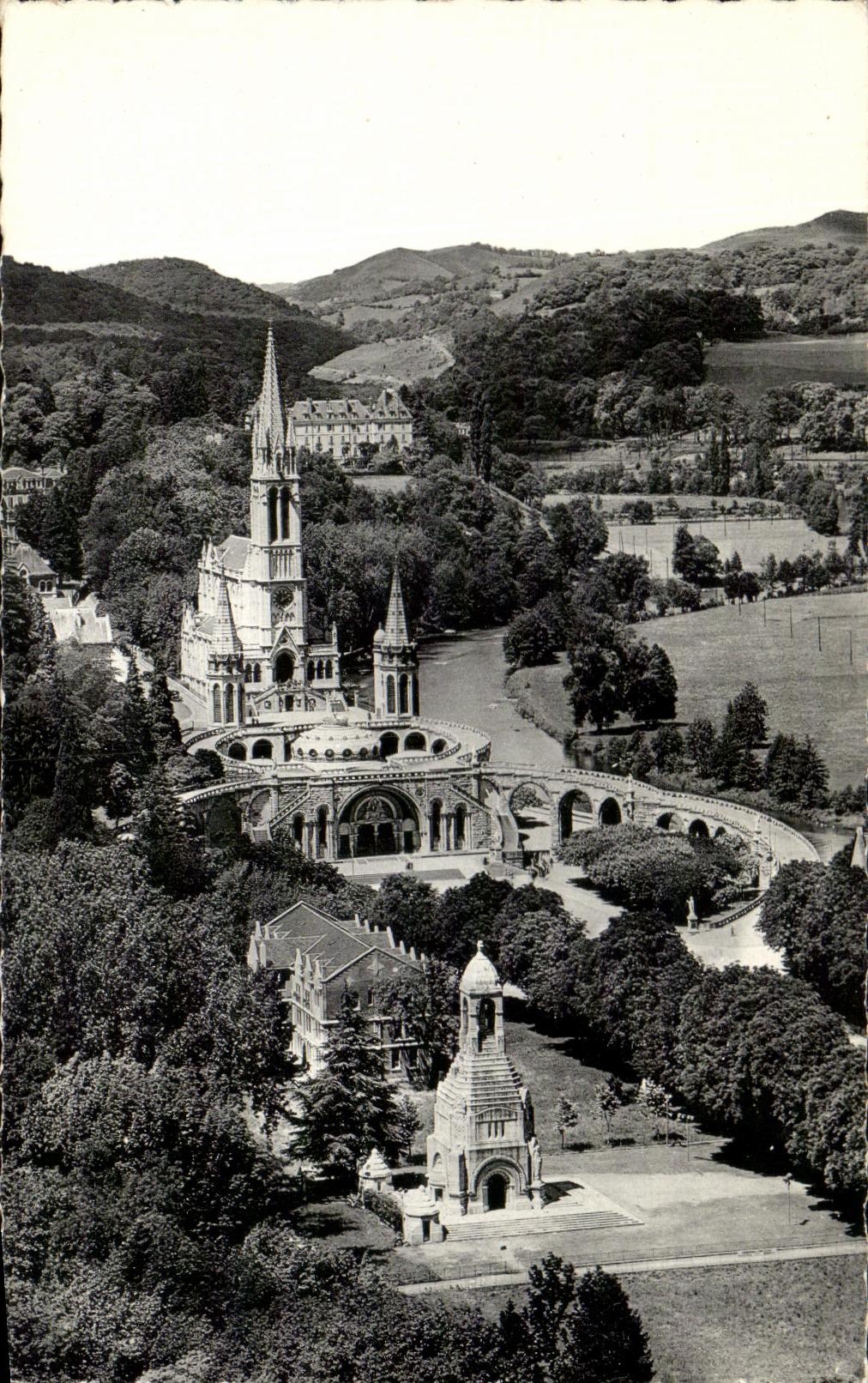 CPA Lourdes Monument Interallie