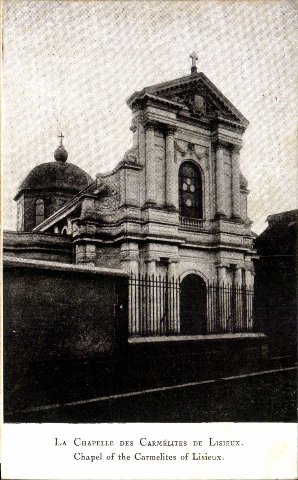 CPA Chapelle Des Carmelites De Lisieux