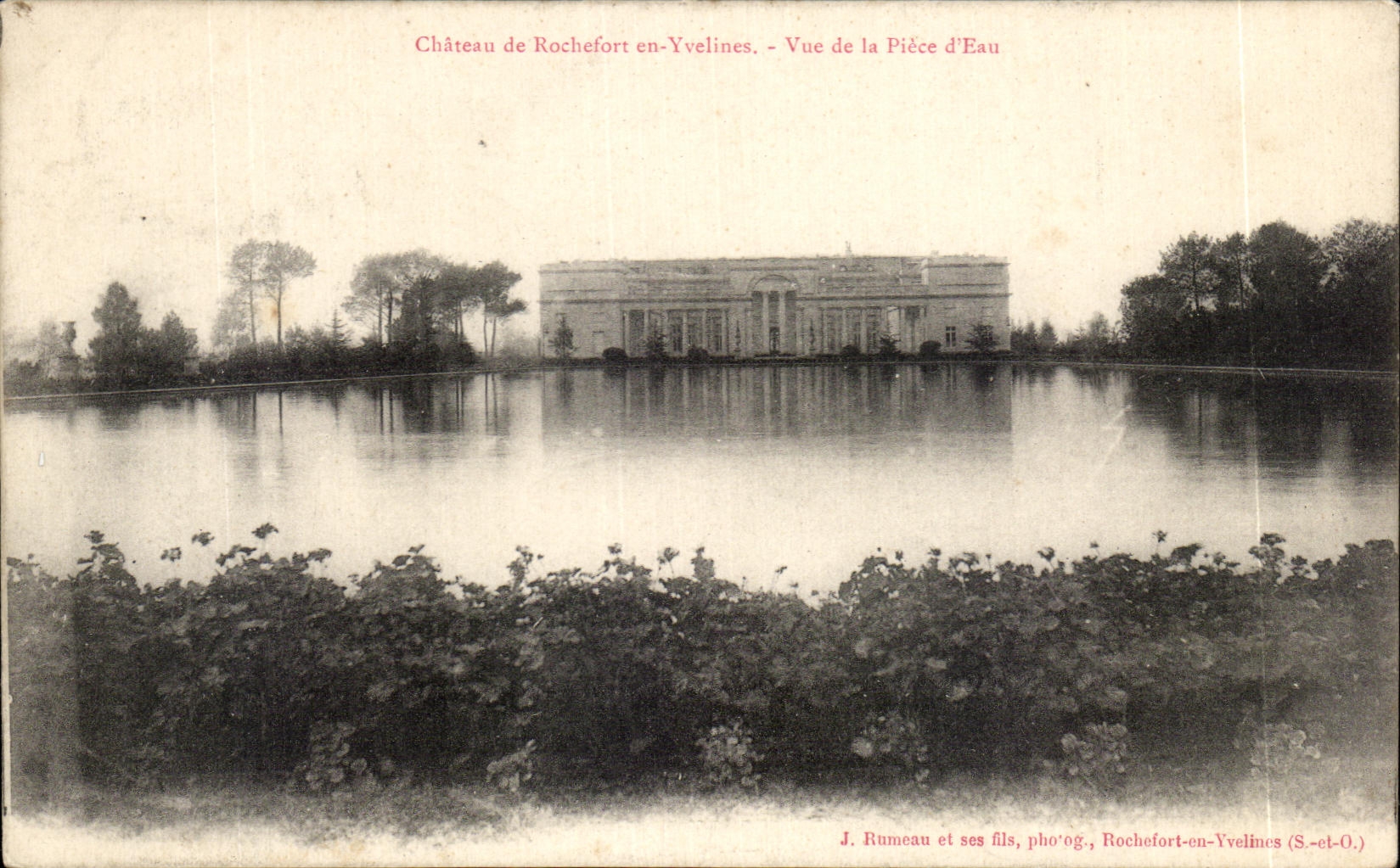 CPA Chateau de Rocheforr en Yvelines Vue de la Piece d'Eau